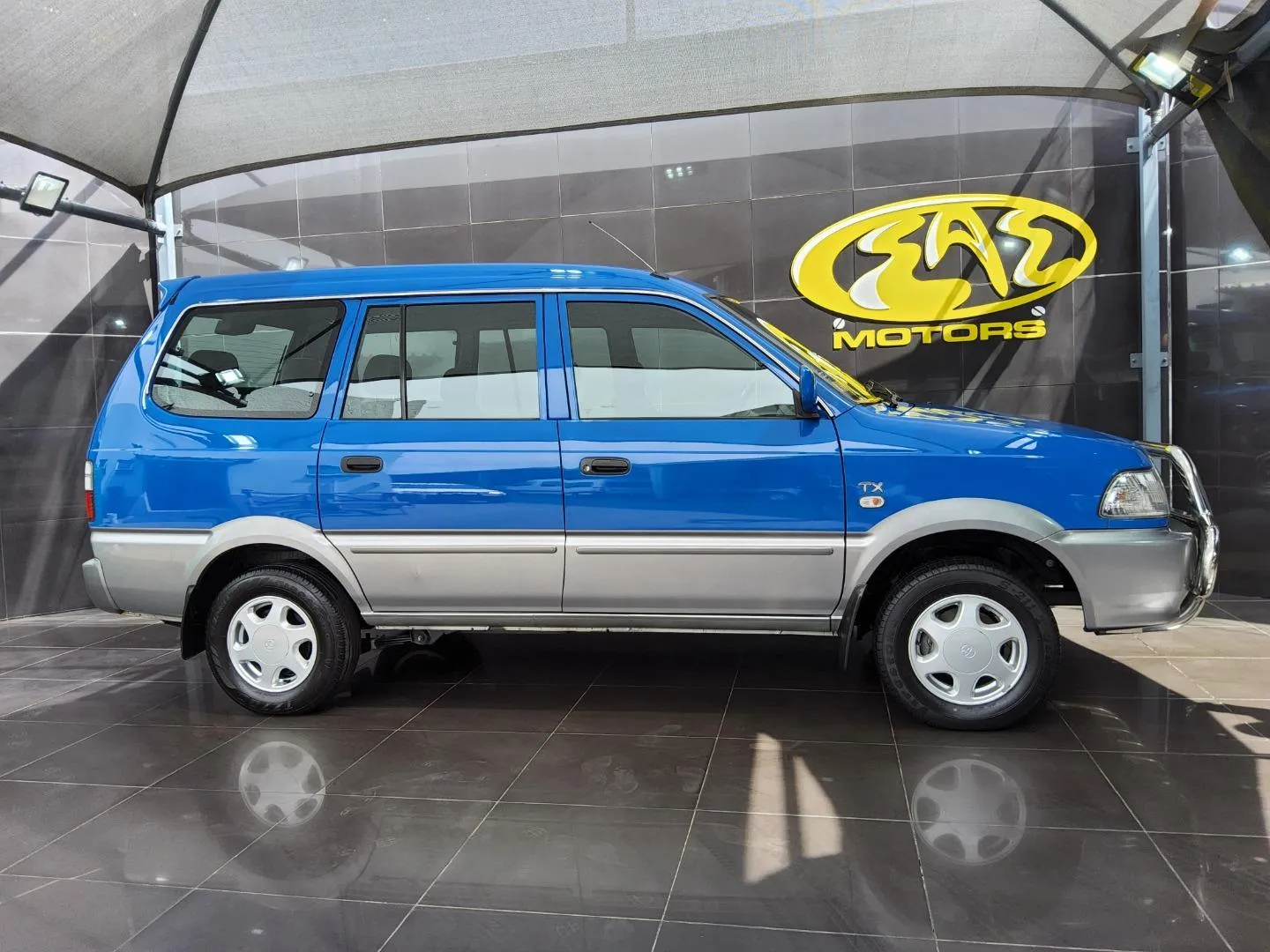 2001 Toyota Condor 2400i TX, photo 2 of 8