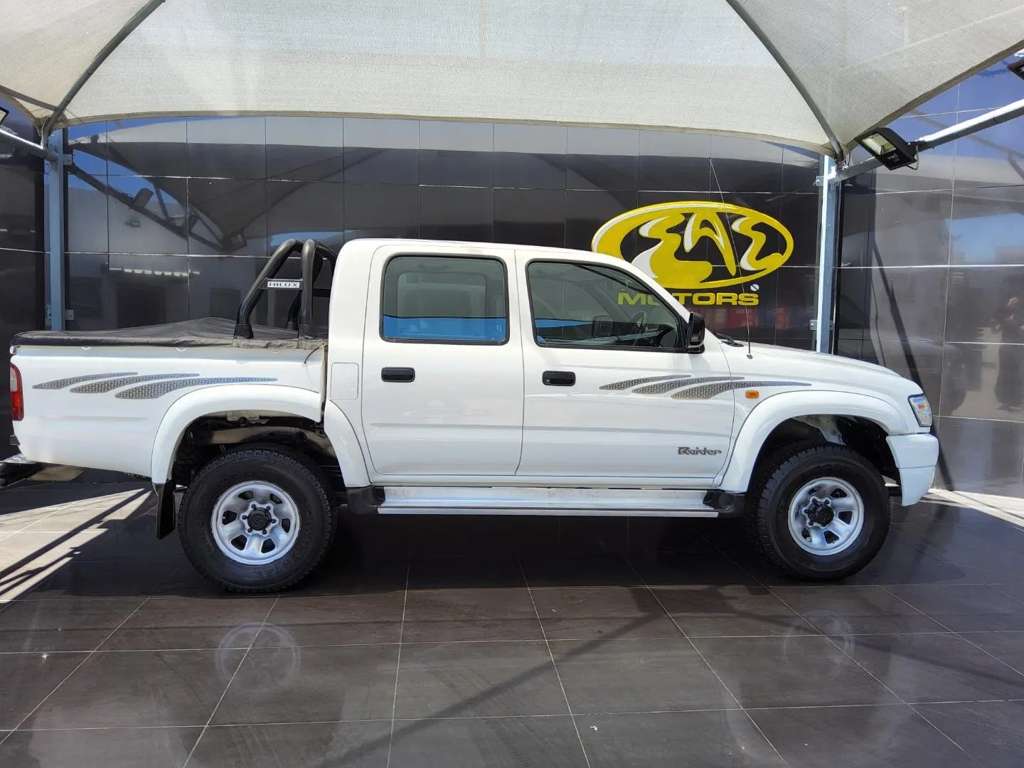 2002 Toyota Hilux 2700i Raider, photo 2 of 8