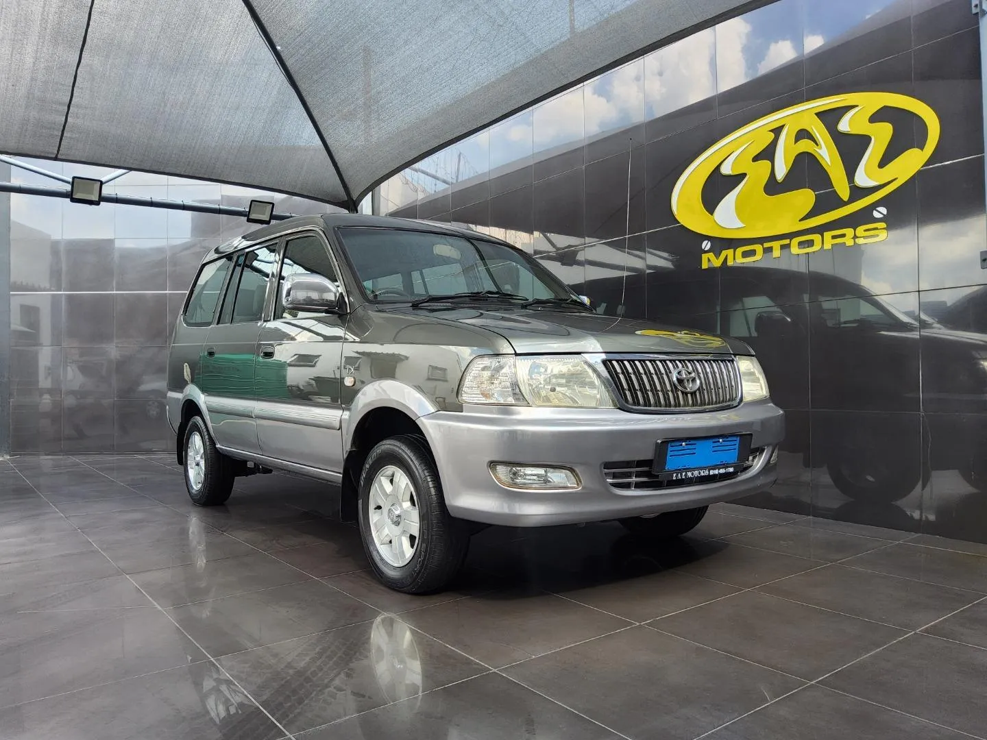 2004 Toyota Condor 2400i TX, photo 1 of 7