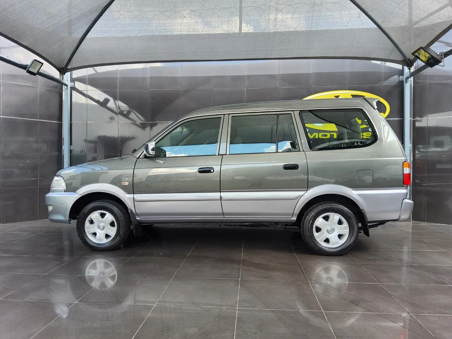 2004 Toyota Condor 2400i TX, photo 3 of 7
