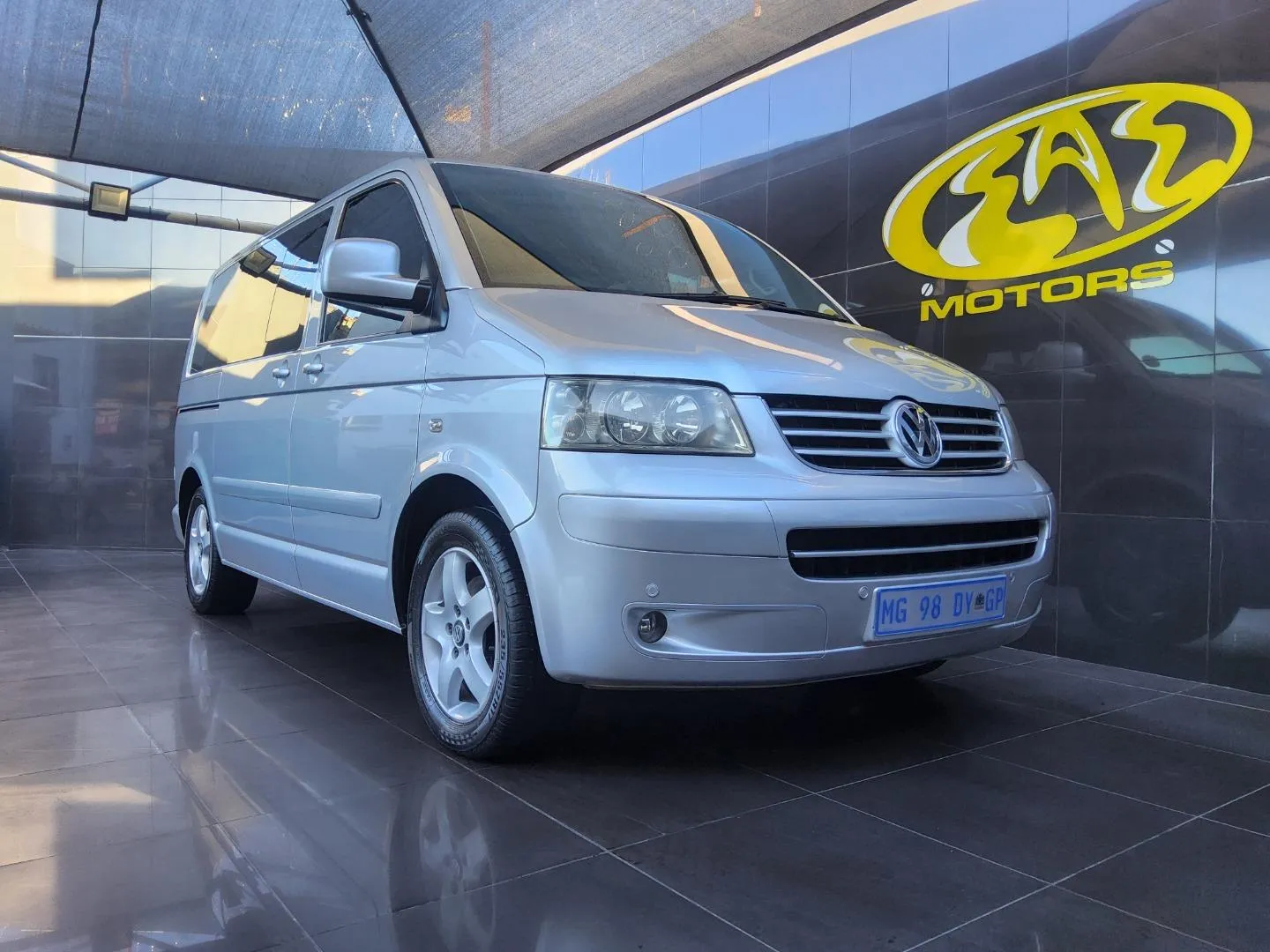 2006 Volkswagen Caravelle 2.5TDI Auto, photo 1 of 8