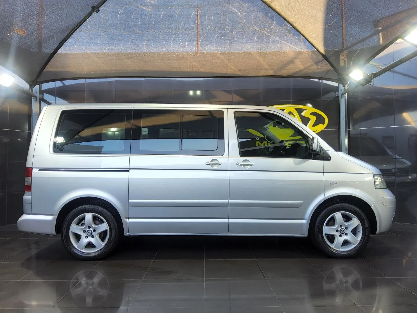 2006 Volkswagen Caravelle 2.5TDI Auto, photo 2 of 8