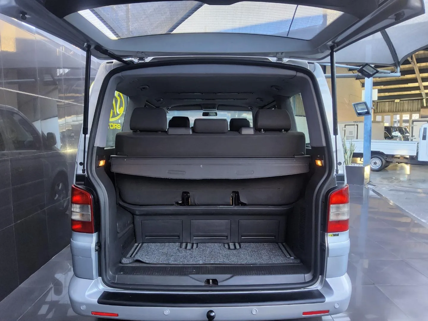 2006 Volkswagen Caravelle 2.5TDI Auto, photo 6 of 8