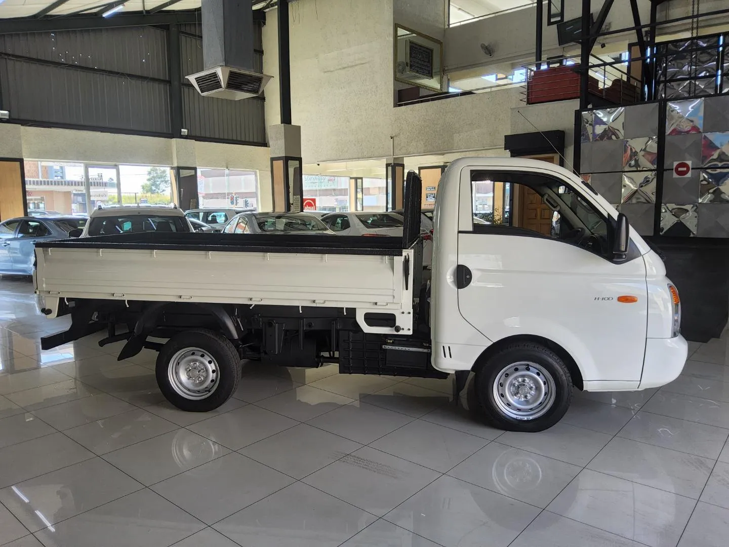 2008 Hyundai H-100 Bakkie 2.6D Tipper, photo 3 of 7