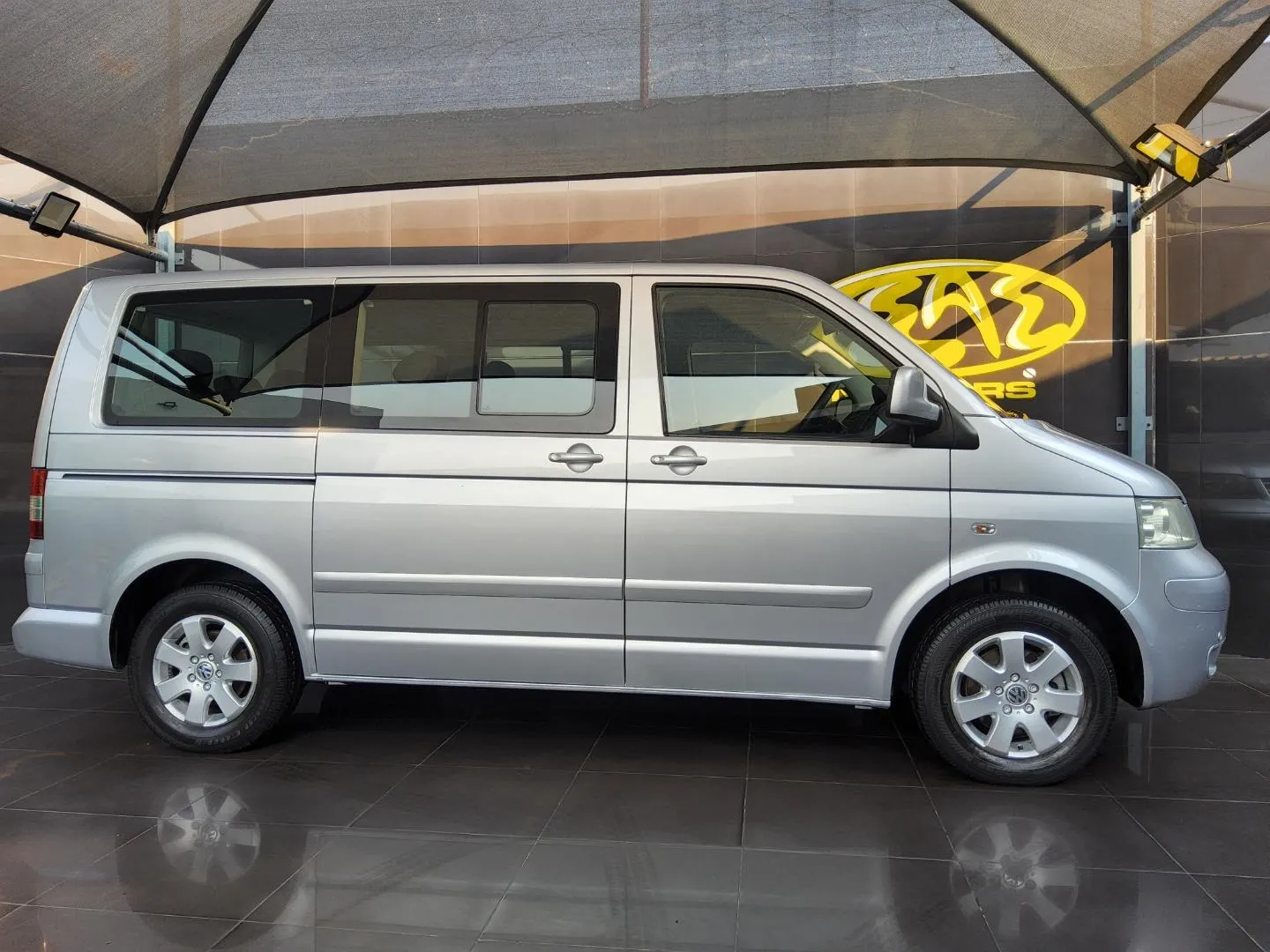 2009 Volkswagen Caravelle 2.5TDi, photo 2 of 7