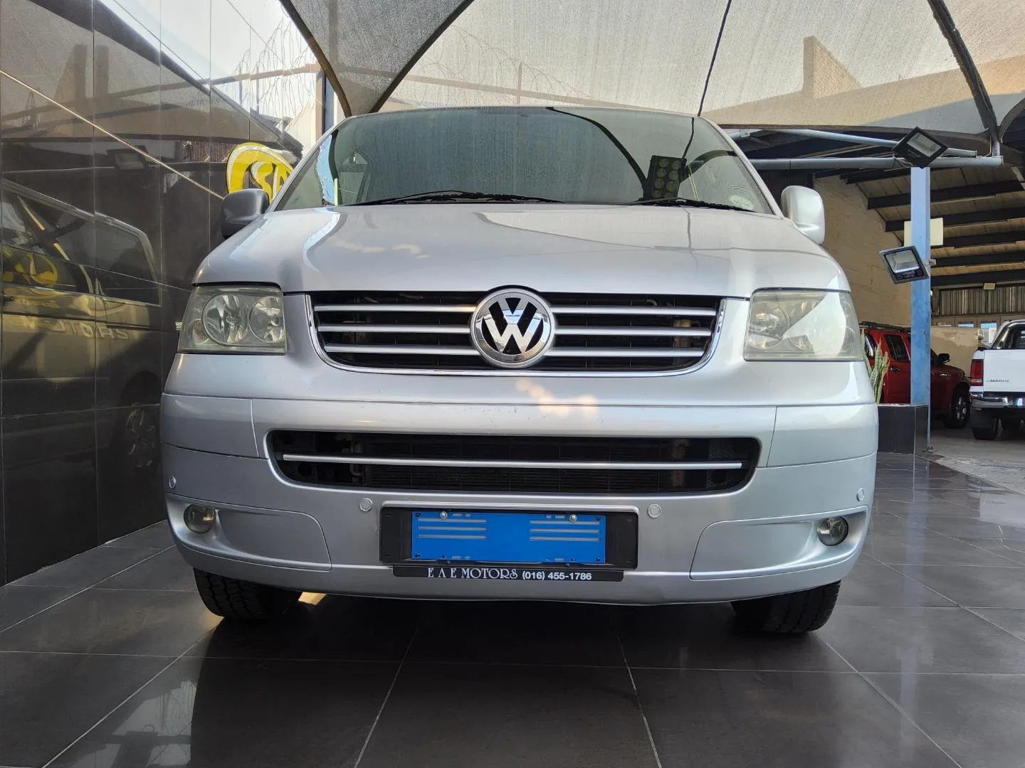 2009 Volkswagen Caravelle 2.5TDi, photo 4 of 7