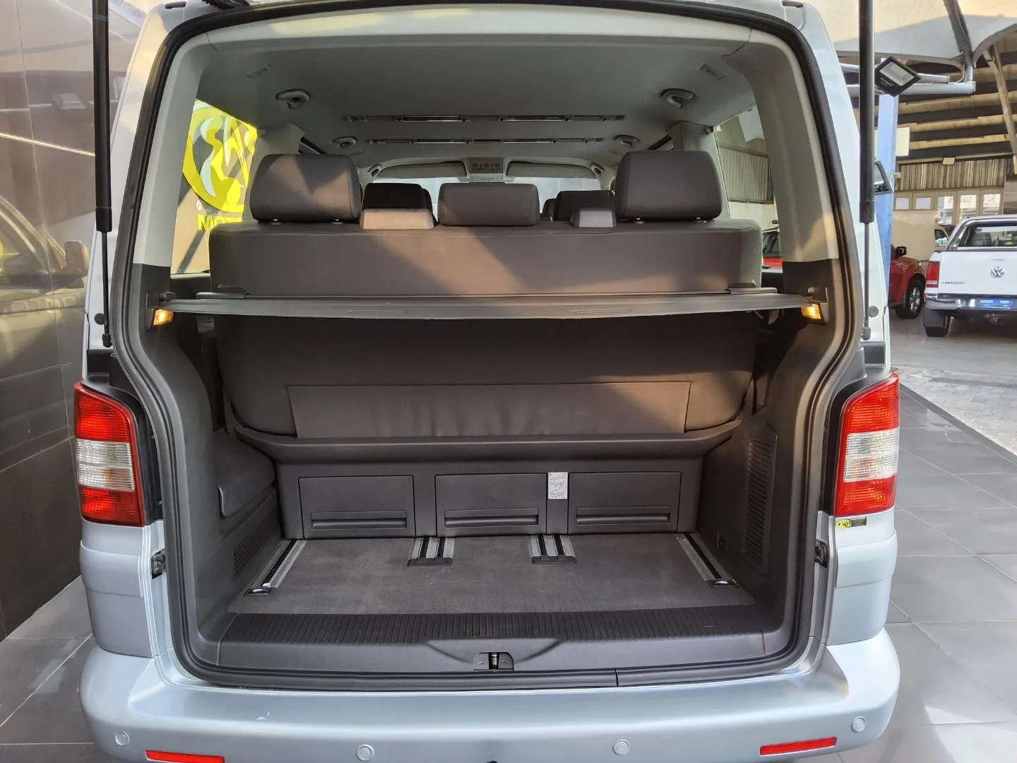 2009 Volkswagen Caravelle 2.5TDi, photo 6 of 7