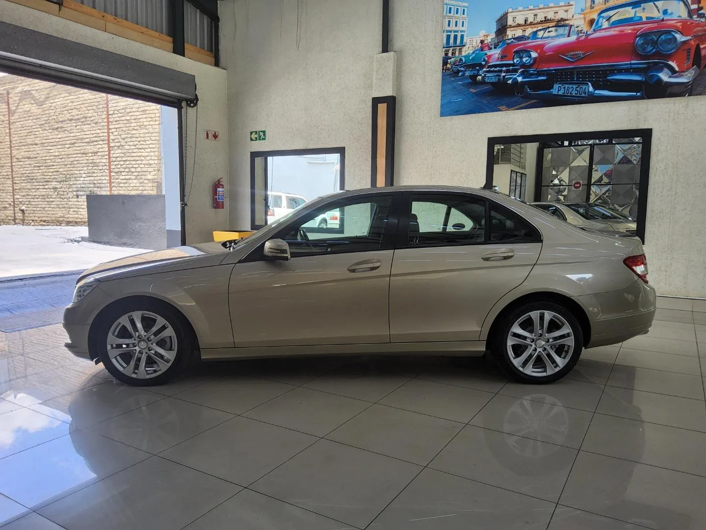 2010 Mercedes-Benz C-Class C200 Kompressor Classic Auto, photo 2 of 10