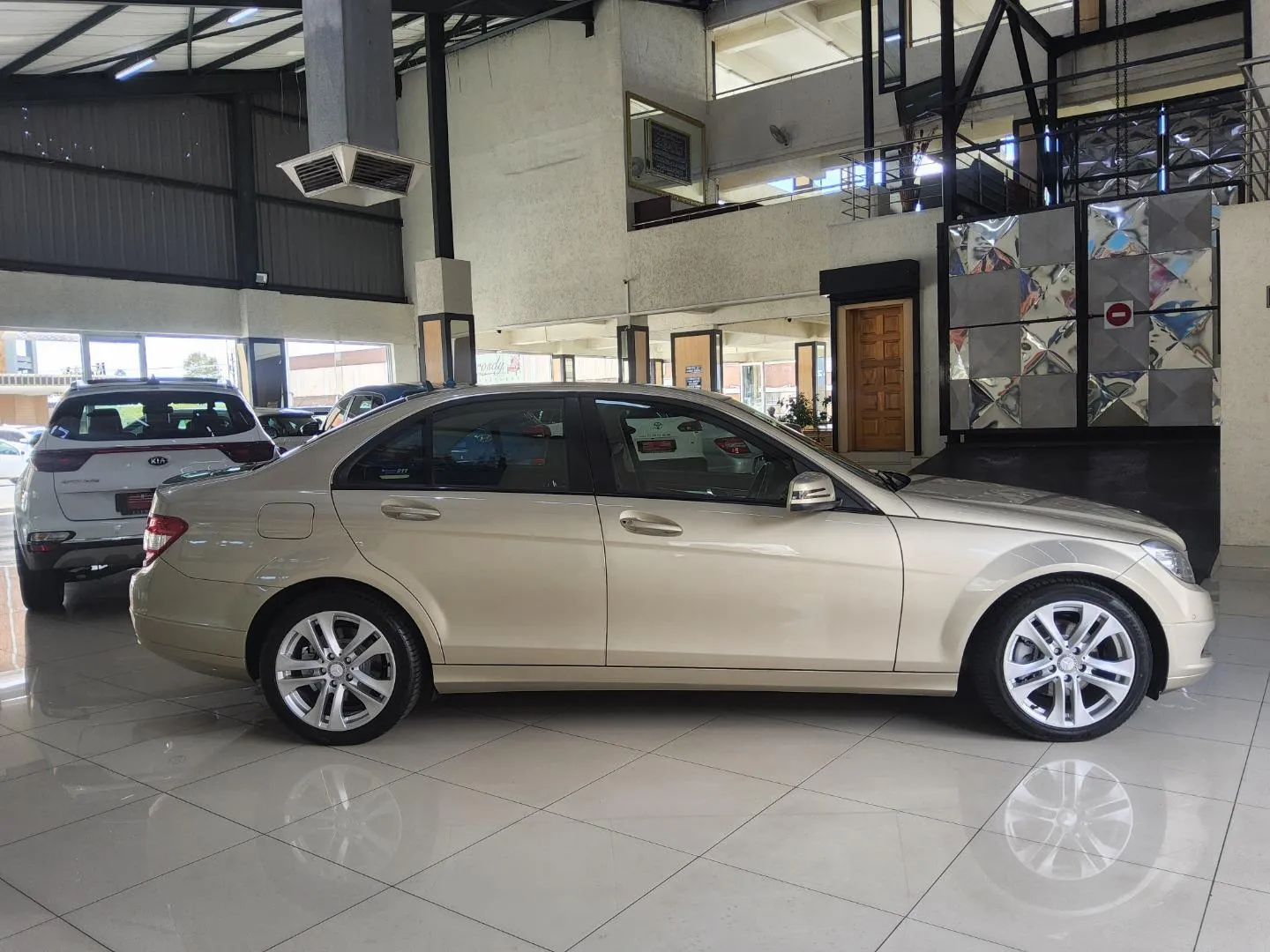 2010 Mercedes-Benz C-Class C200 Kompressor Classic Auto, photo 3 of 10