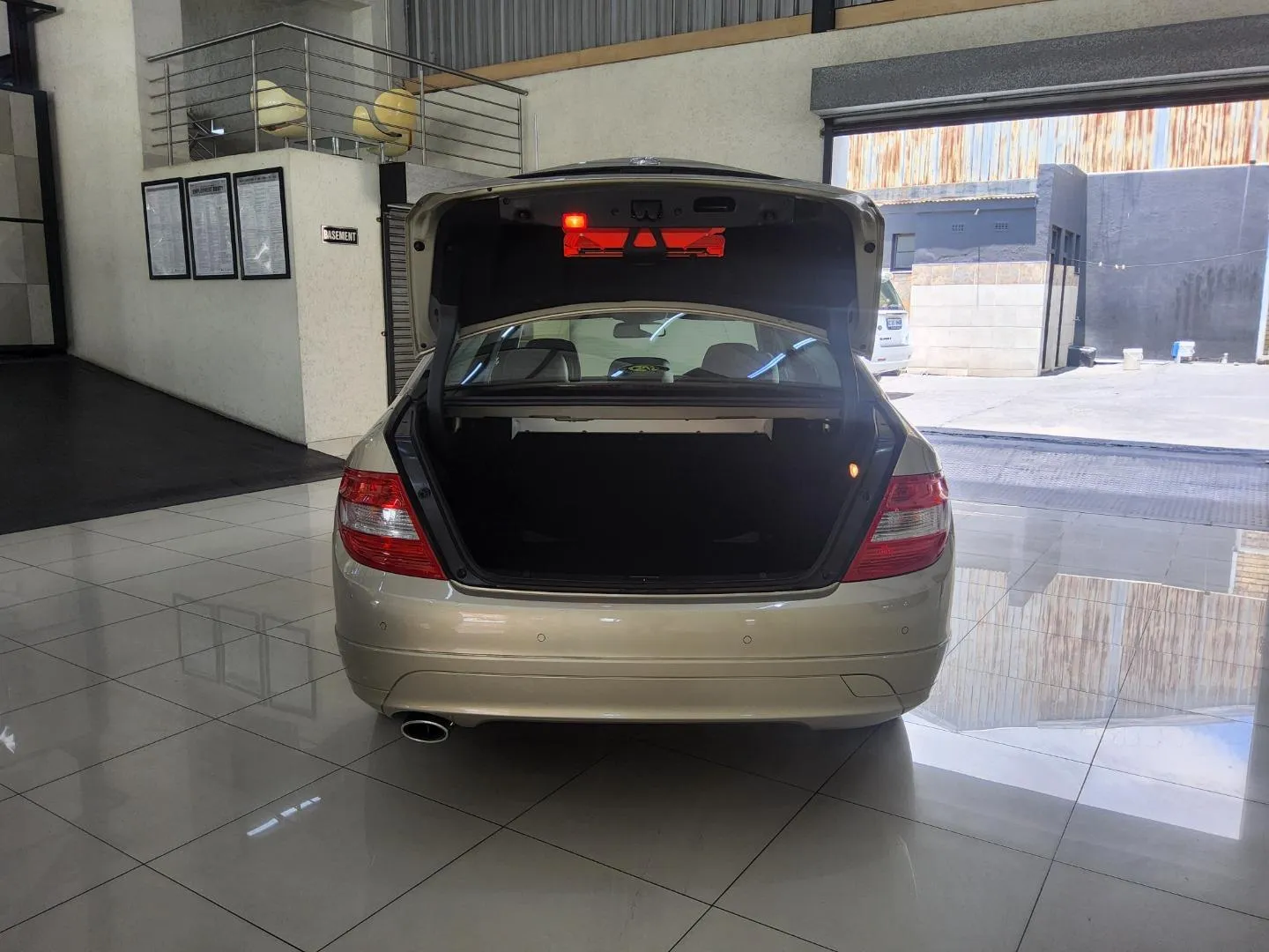 2010 Mercedes-Benz C-Class C200 Kompressor Classic Auto, photo 6 of 10