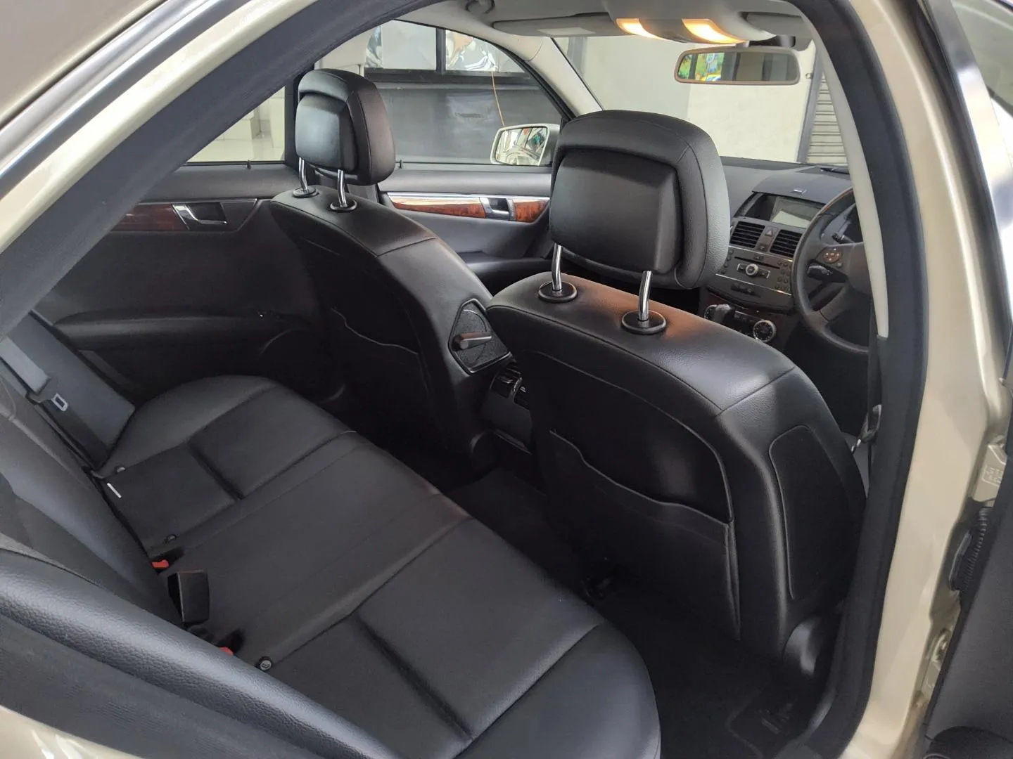 2010 Mercedes-Benz C-Class C200 Kompressor Classic Auto, photo 7 of 10