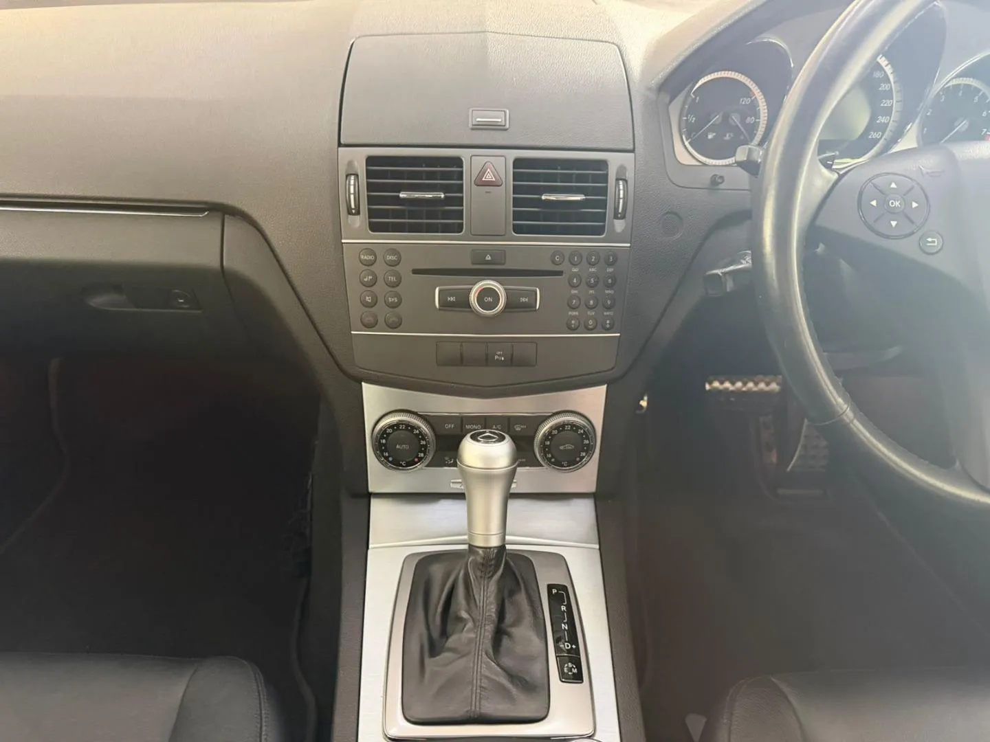 2011 Mercedes-Benz C-Class C200CGI Avantgarde Auto, photo 11 of 18