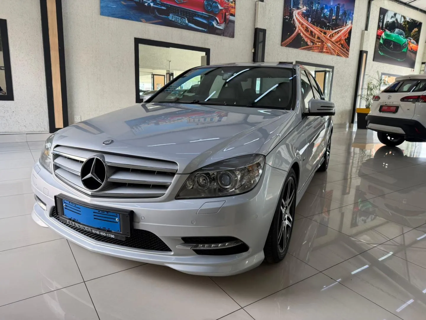 2011 Mercedes-Benz C-Class C200CGI Avantgarde Auto, photo 2 of 18