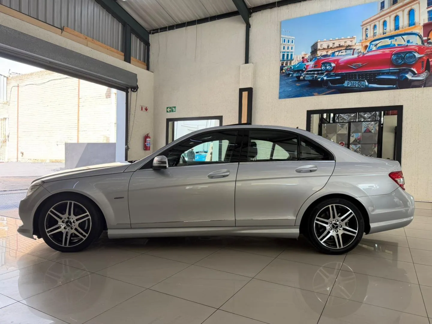 2011 Mercedes-Benz C-Class C200CGI Avantgarde Auto, photo 3 of 18
