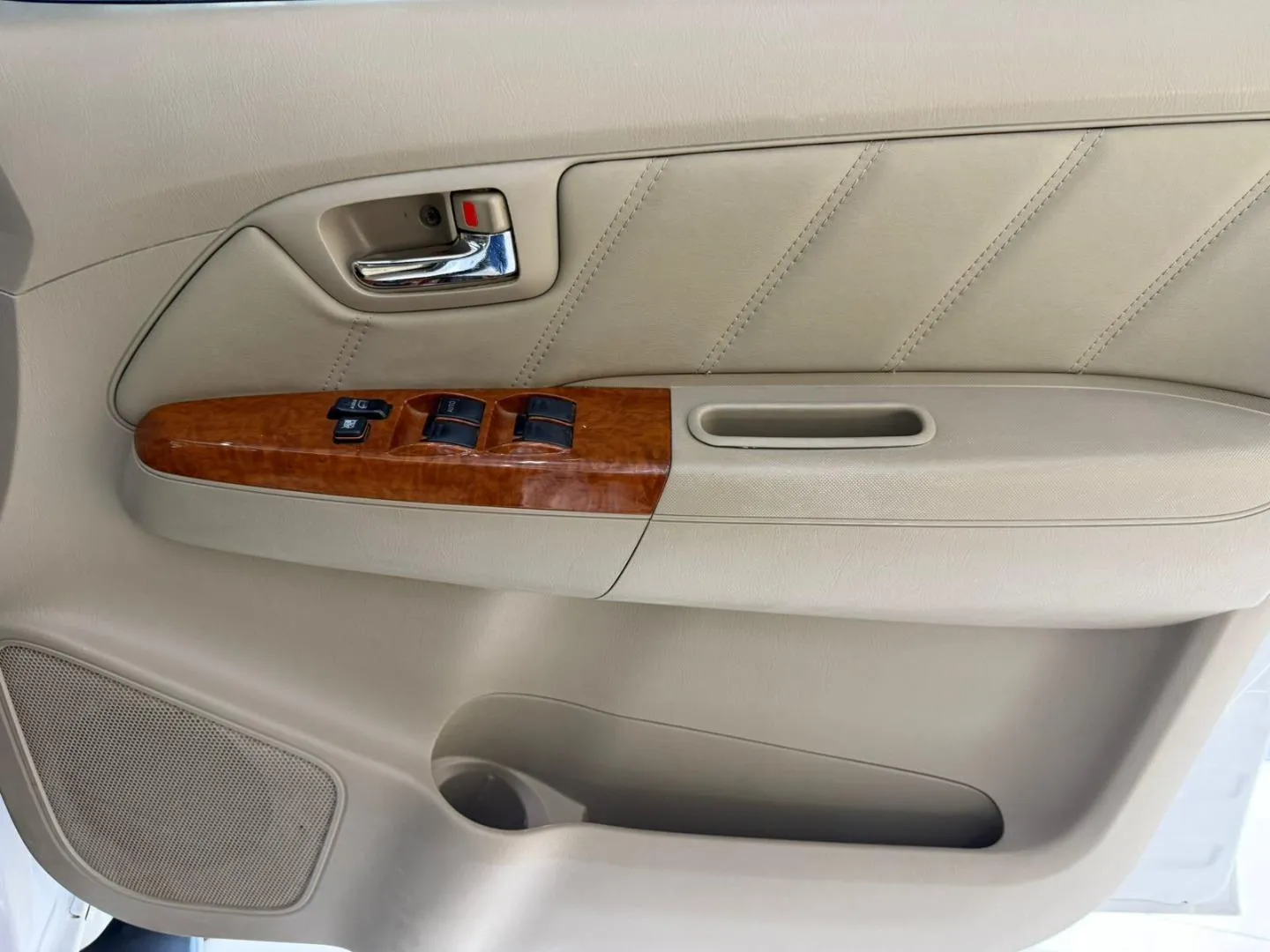 2011 Toyota Fortuner 3.0D-4D 4x4, photo 13 of 14