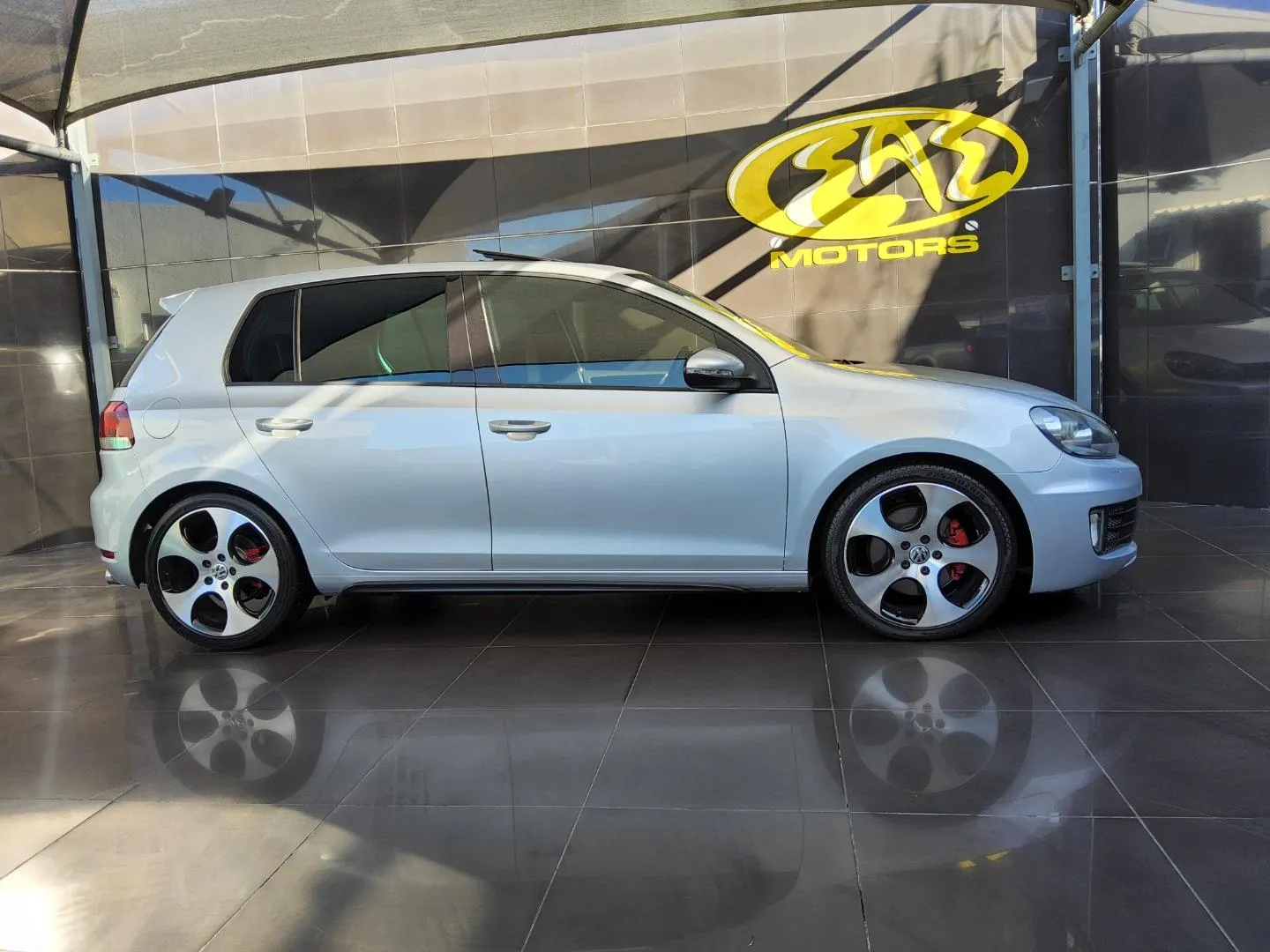 2011 Volkswagen Golf GTI Auto, photo 2 of 11
