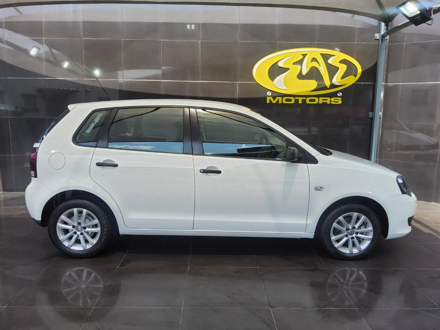 2011 Volkswagen Polo Vivo 5-Door 1.4, photo 2 of 7