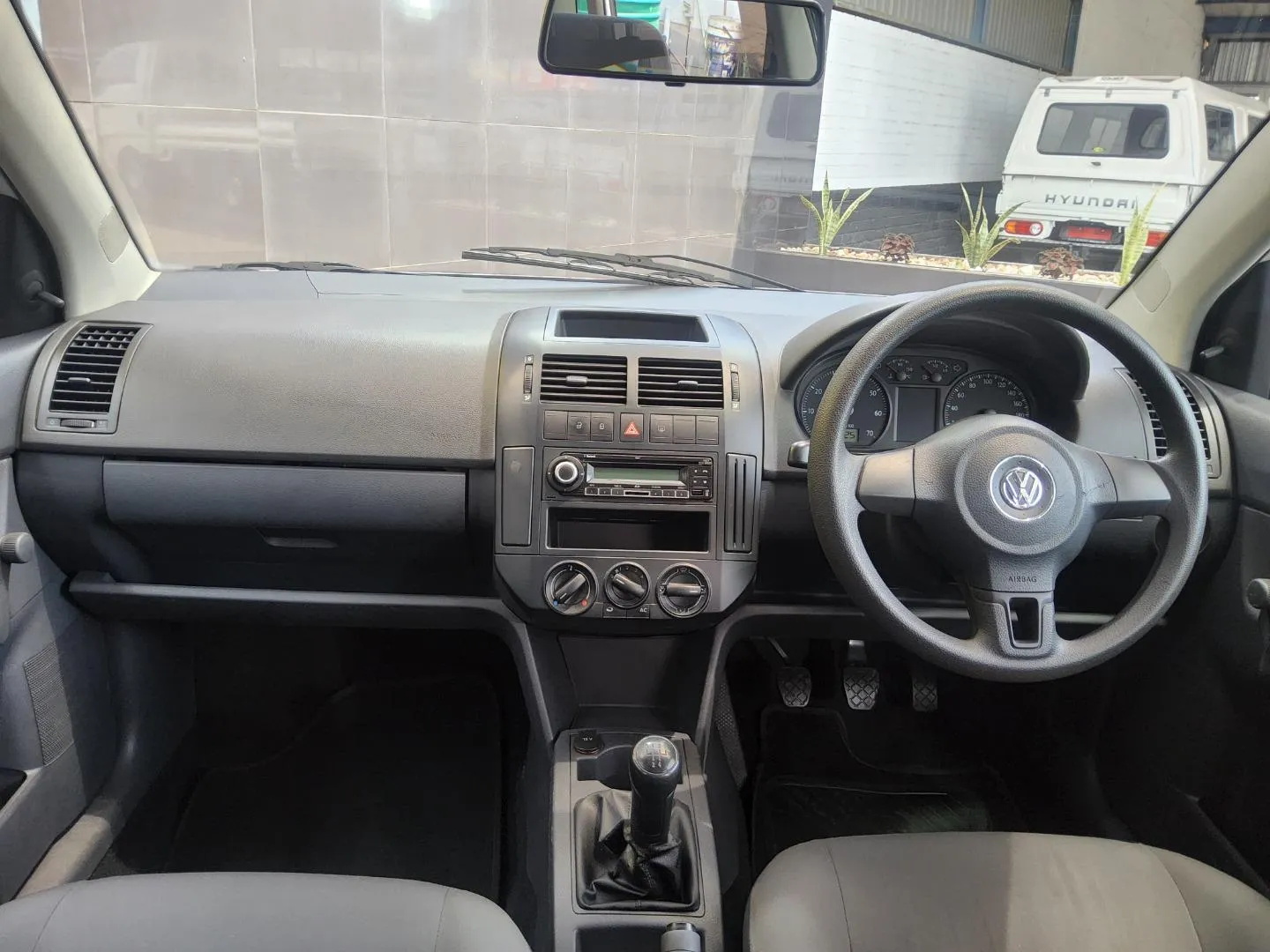 2011 Volkswagen Polo Vivo 5-Door 1.4, photo 4 of 7
