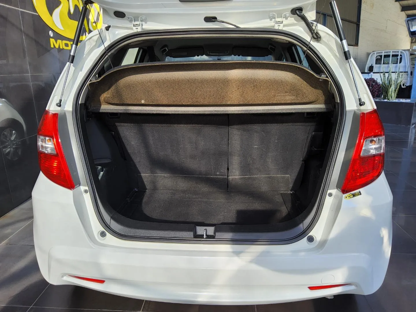 2012 Honda Jazz 1.5 Elegance Auto, photo 6 of 8