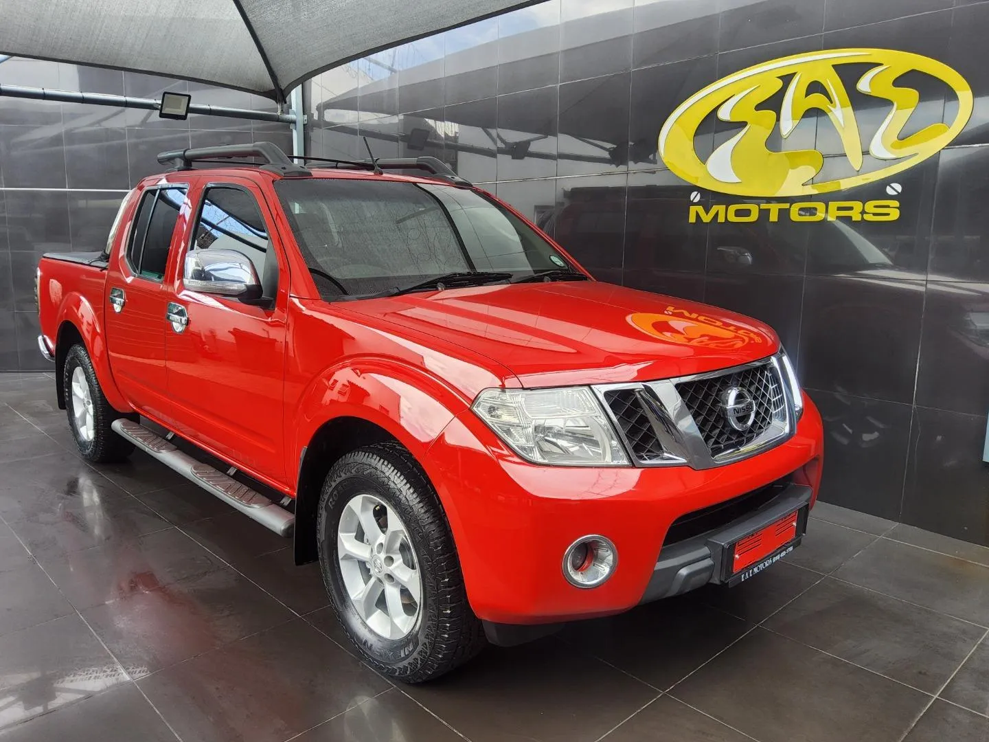 2012 Nissan Navara 2.5dCi Double Cab 4x4 LE, photo 1 of 7