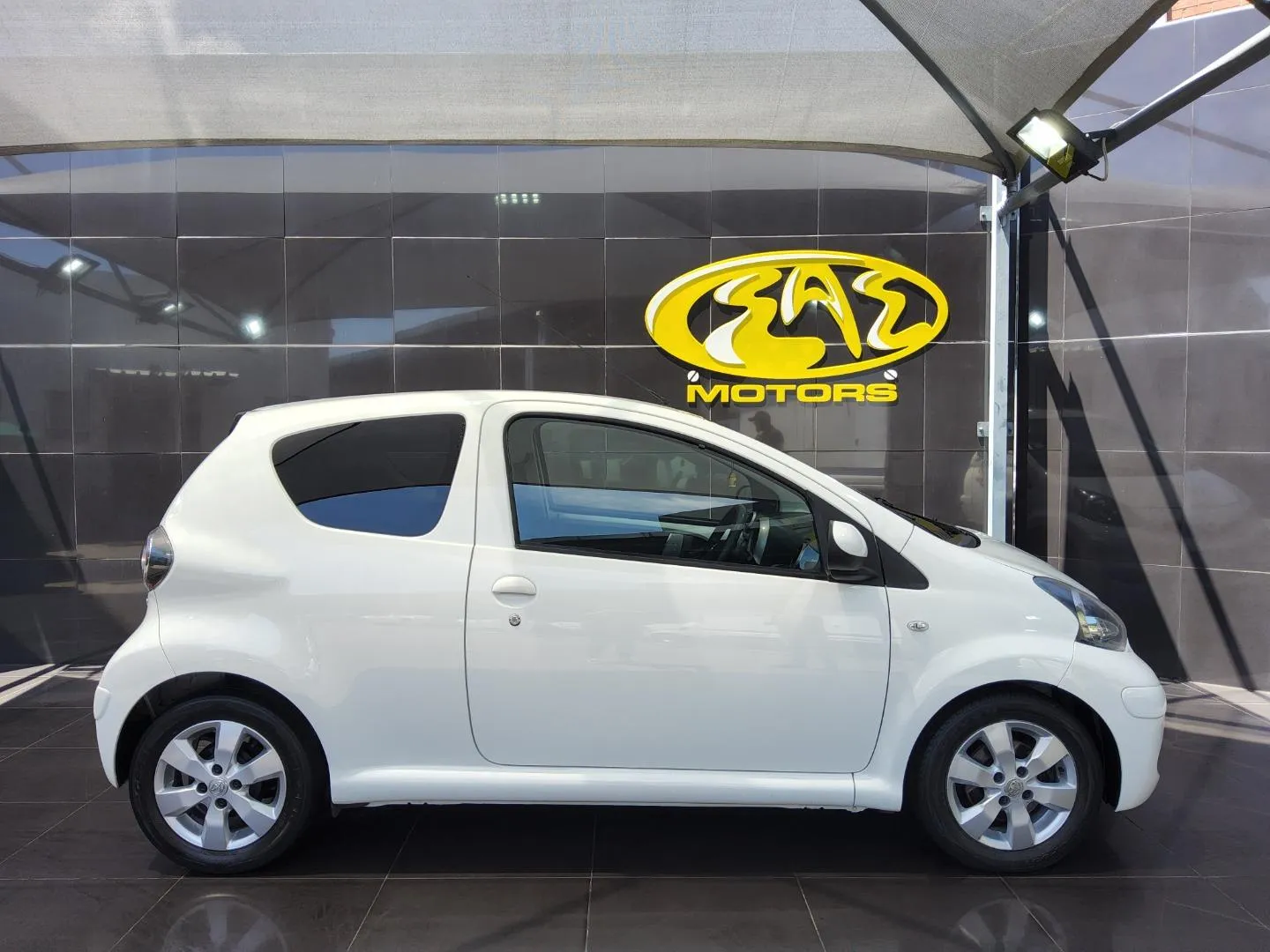 2012 Toyota Aygo 3-Door 1.0 Wild, photo 2 of 8