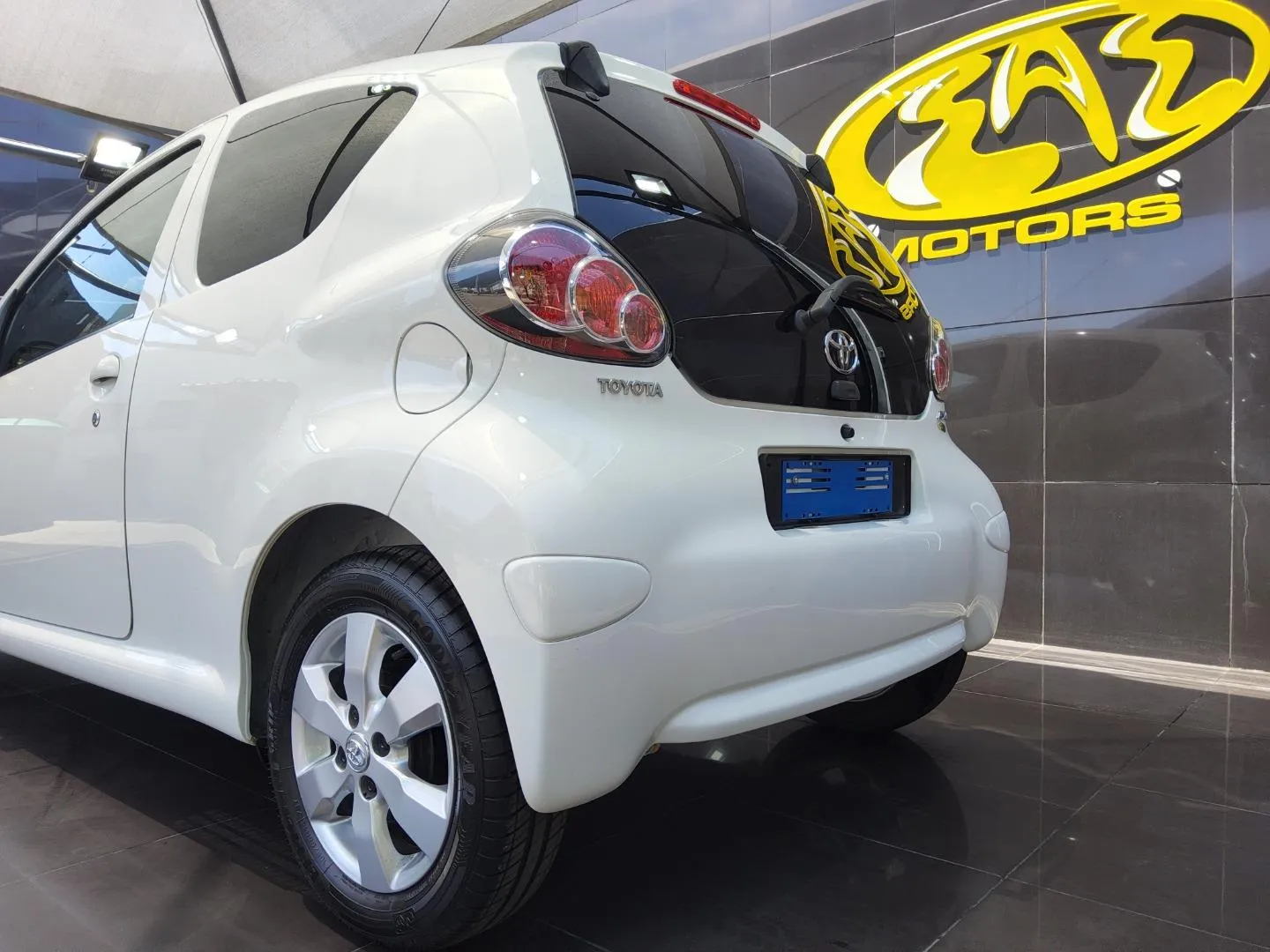 2012 Toyota Aygo 3-Door 1.0 Wild, photo 6 of 8