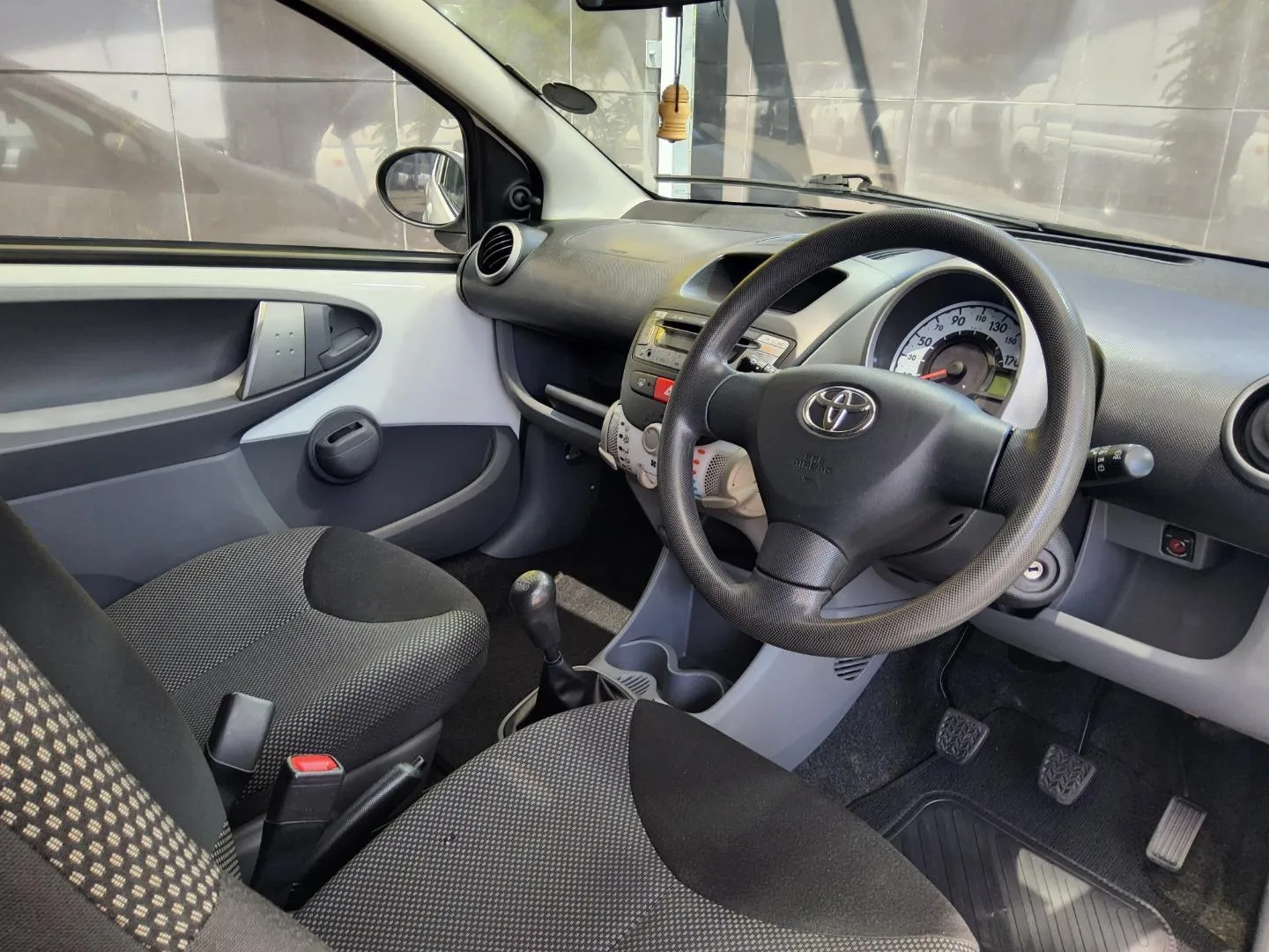 2012 Toyota Aygo 3-Door 1.0 Wild, photo 8 of 8