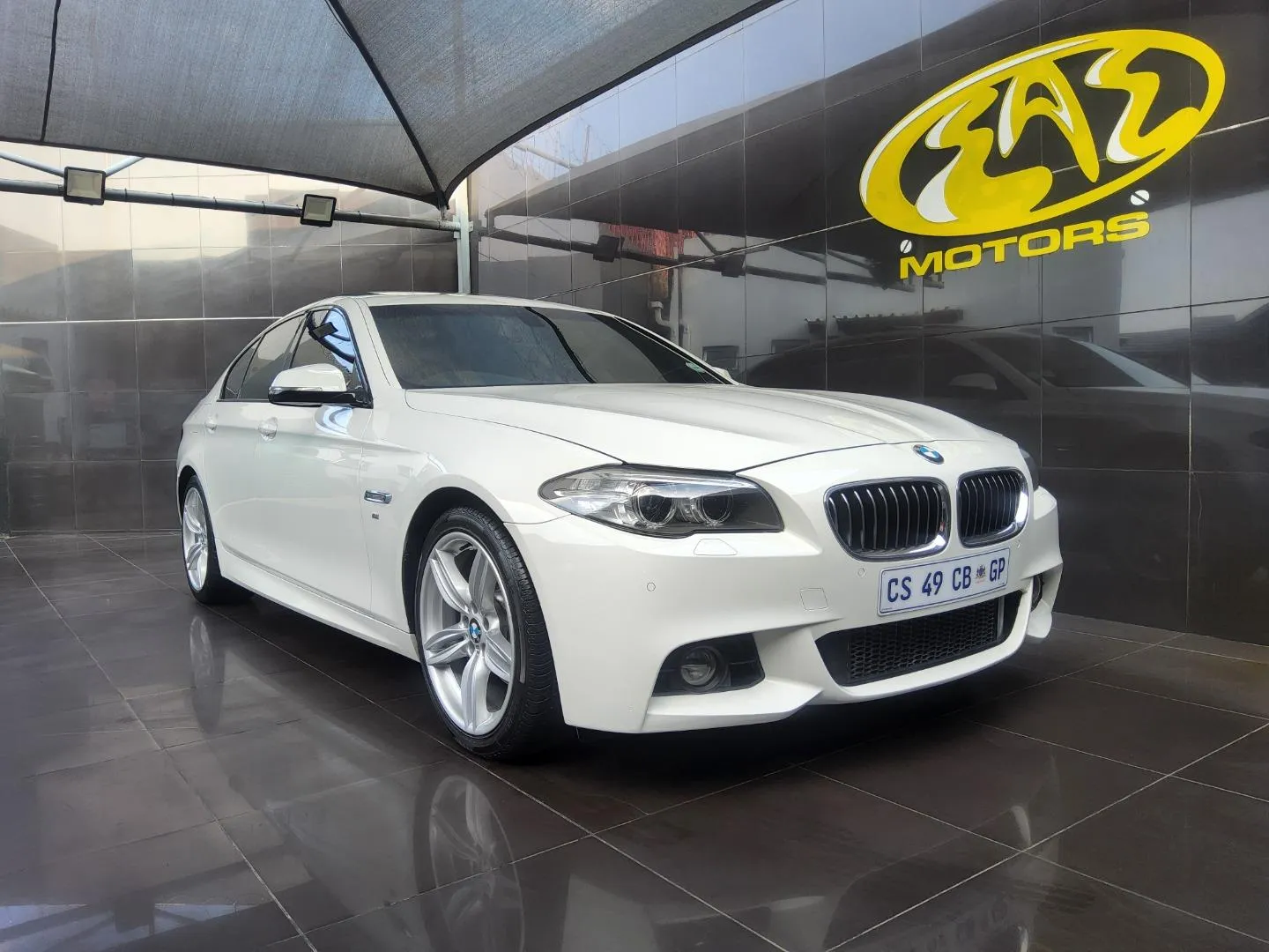 2013 BMW 5 Series 520d, photo 1 of 7