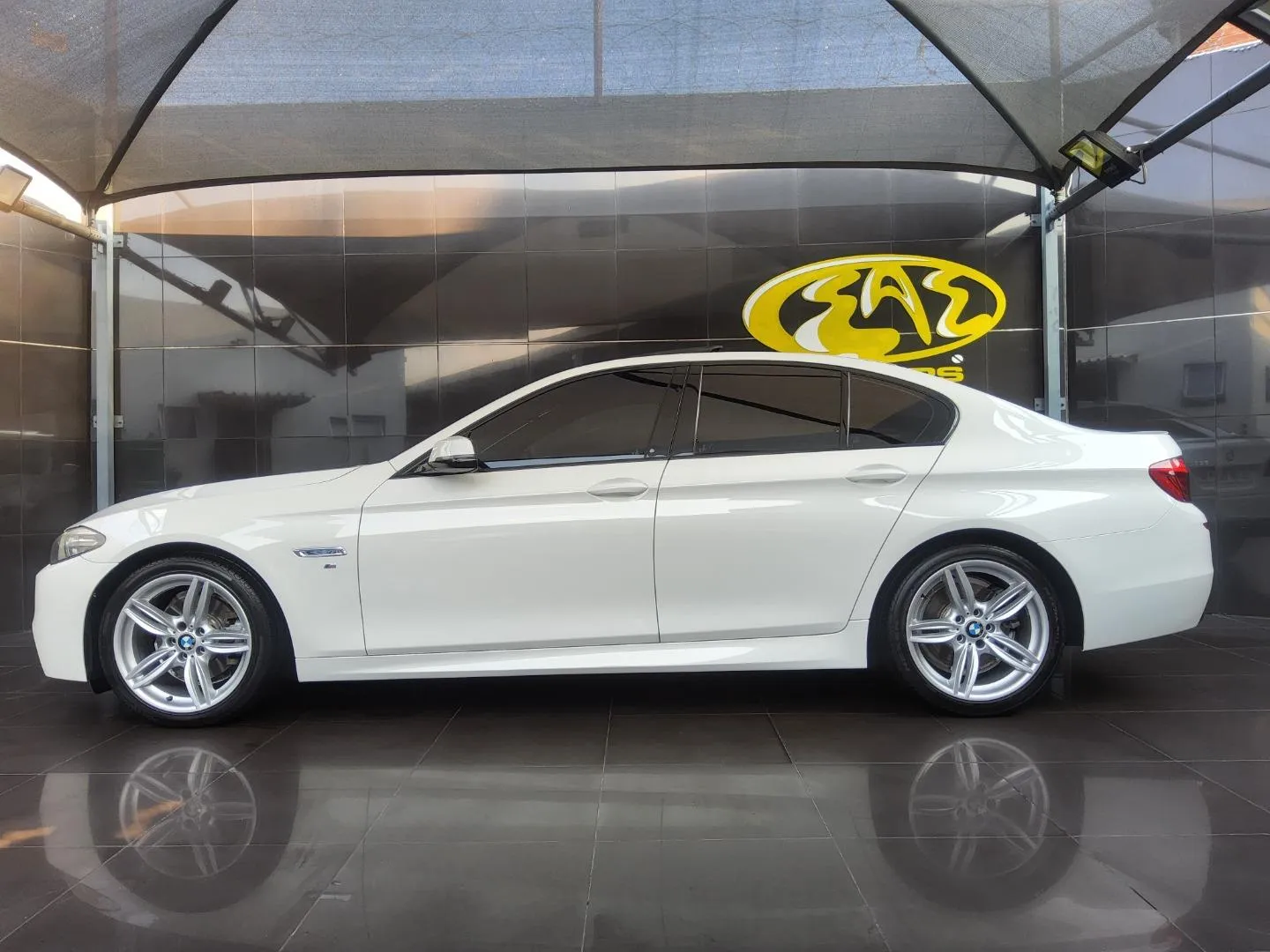 2013 BMW 5 Series 520d, photo 3 of 7