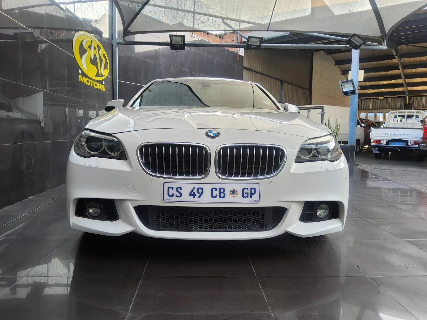 2013 BMW 5 Series 520d, photo 4 of 7