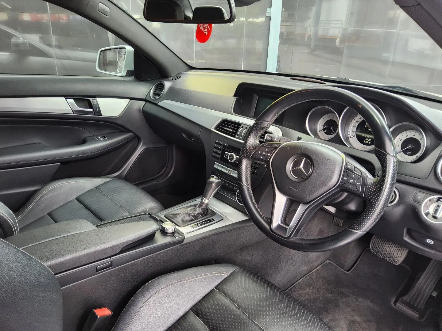 2013 Mercedes-Benz C-Class C180 Coupe Auto, photo 6 of 10