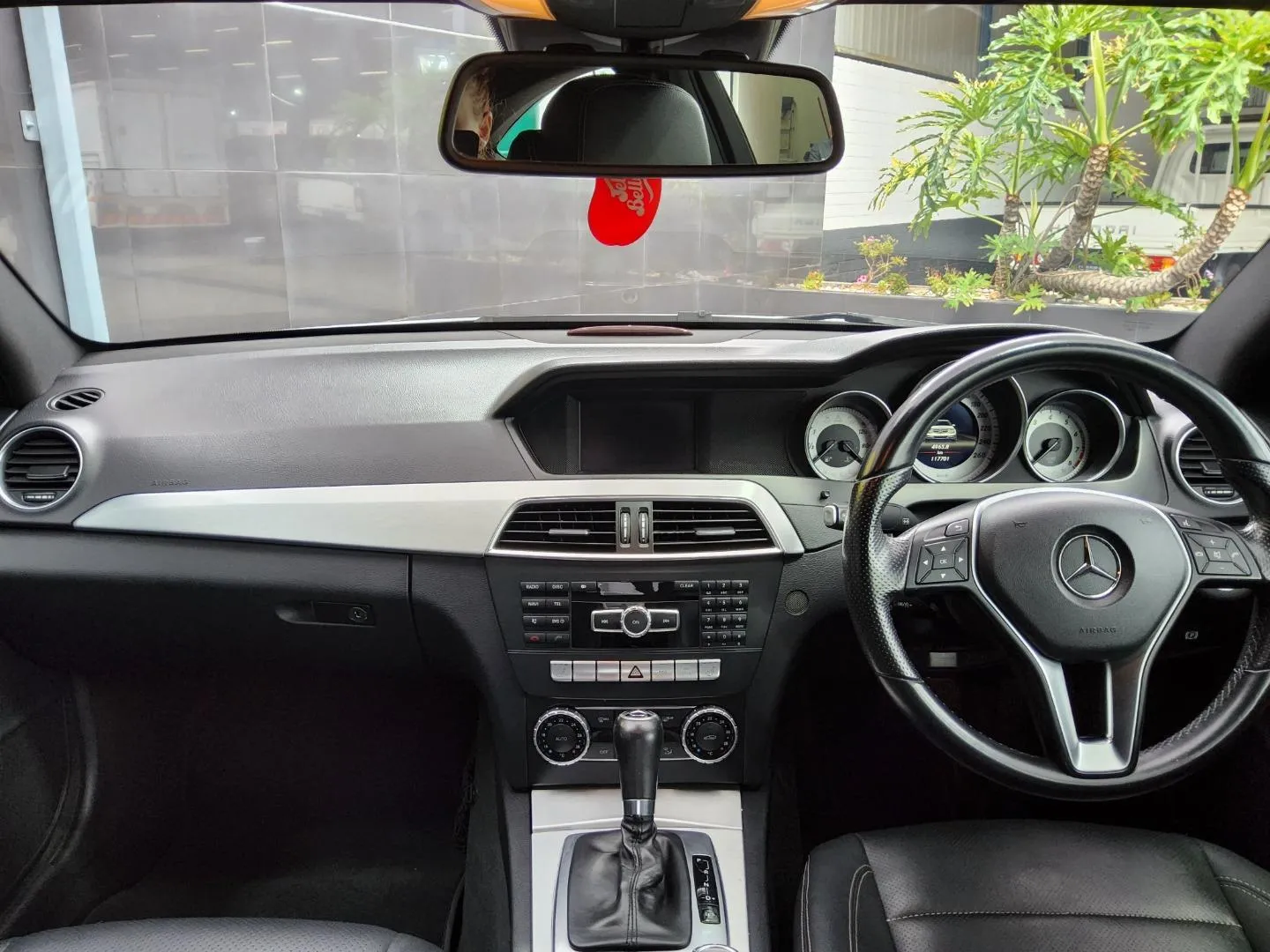 2013 Mercedes-Benz C-Class C180 Coupe Auto, photo 7 of 10