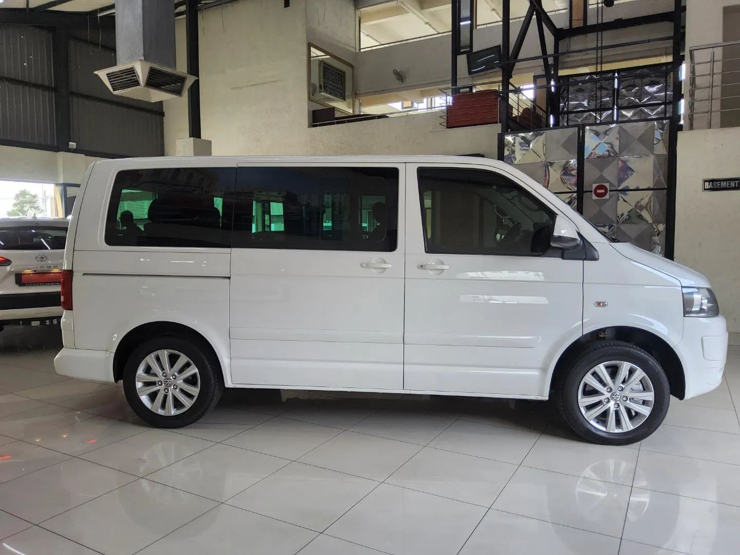 2013 Volkswagen Caravelle 2.0BiTDI Auto, photo 3 of 7