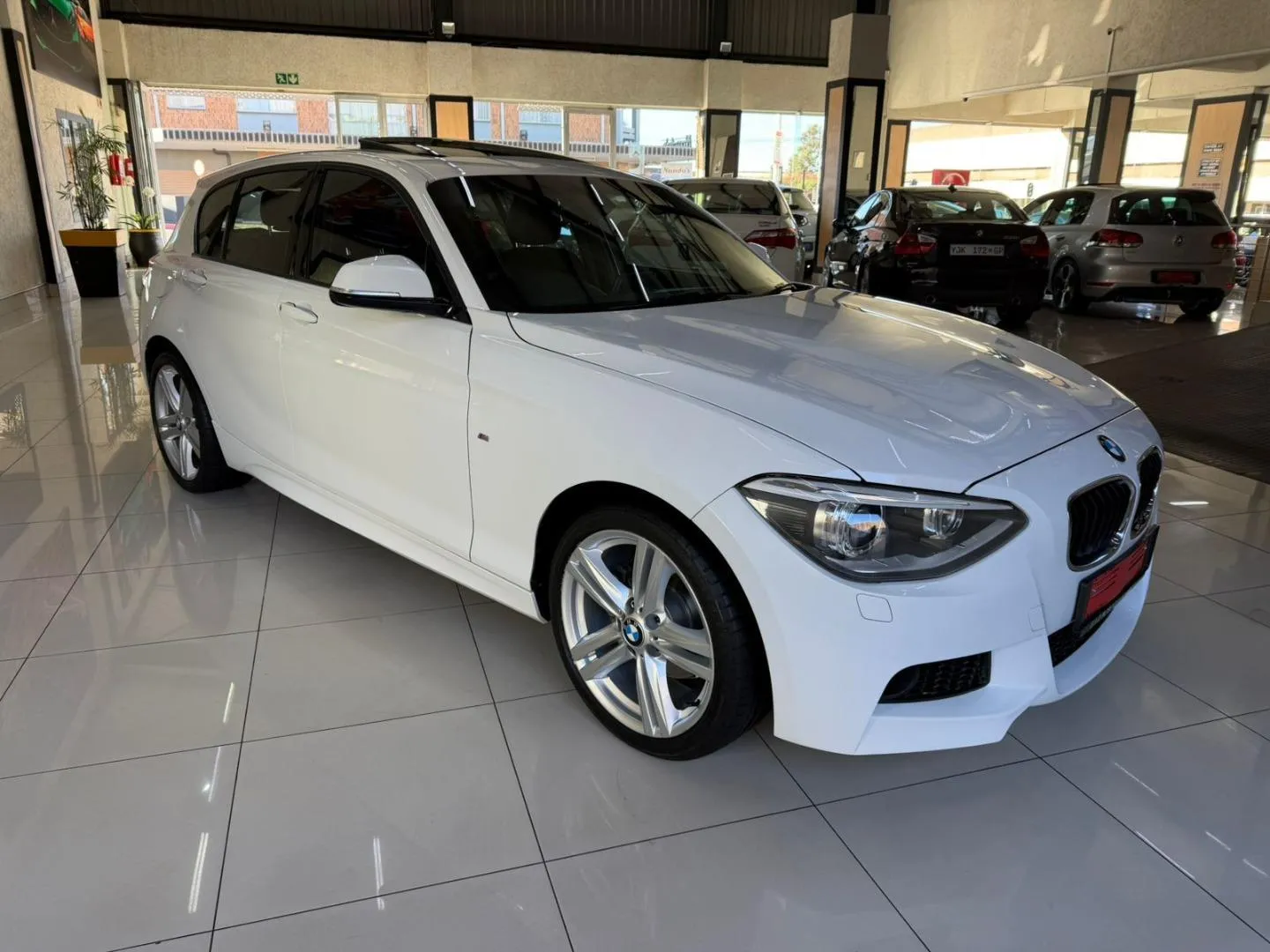 2014 BMW 1 Series 118i 5-Door M Sport Auto, photo 1 of 18