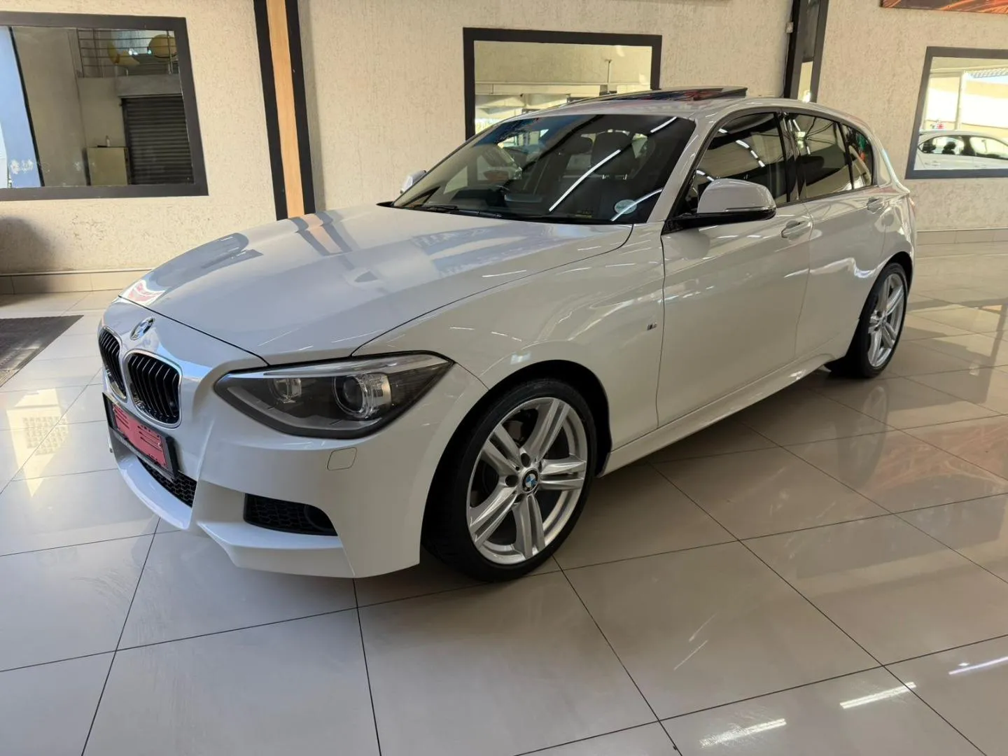 2014 BMW 1 Series 118i 5-Door M Sport Auto, photo 2 of 18