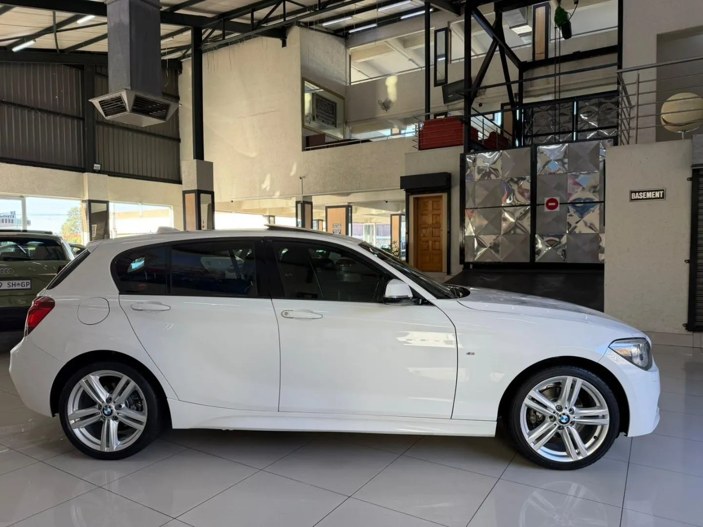 2014 BMW 1 Series 118i 5-Door M Sport Auto, photo 3 of 18