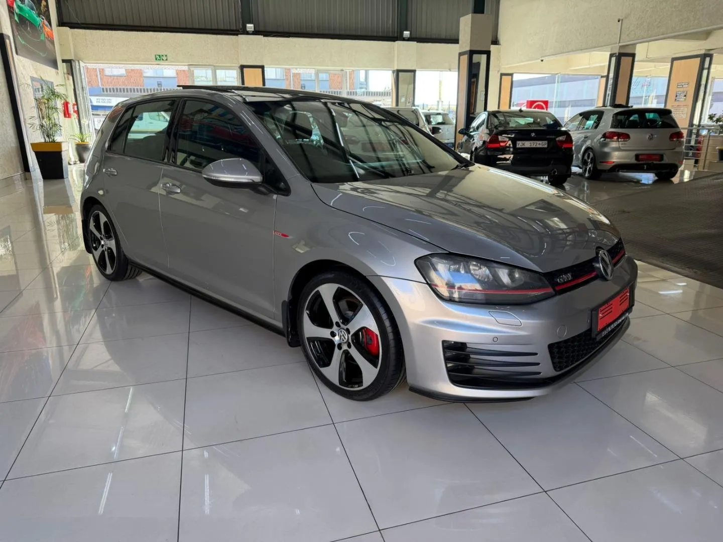 2014 Volkswagen Golf GTI Auto, photo 1 of 17
