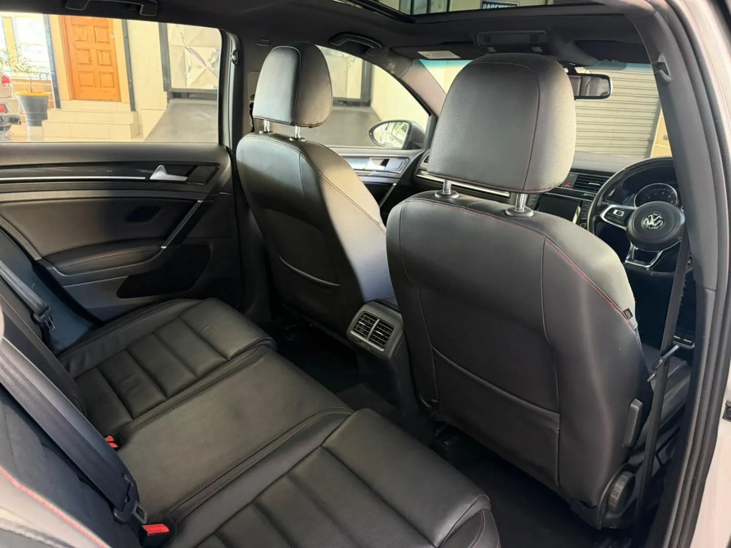 2014 Volkswagen Golf GTI Auto, photo 10 of 17