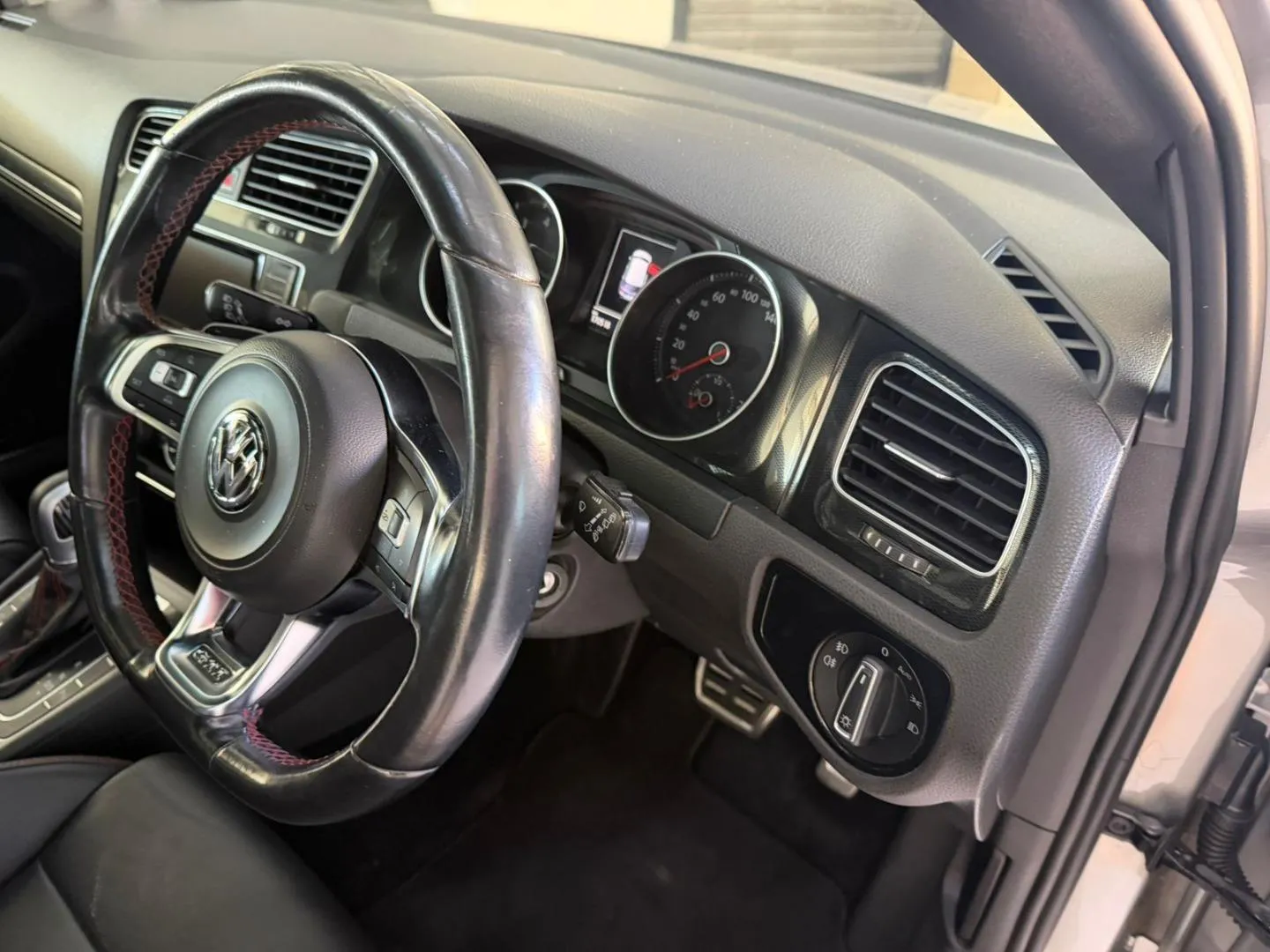 2014 Volkswagen Golf GTI Auto, photo 11 of 17