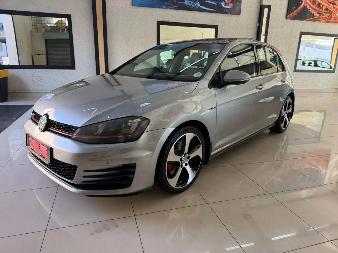 2014 Volkswagen Golf GTI Auto, photo 2 of 17