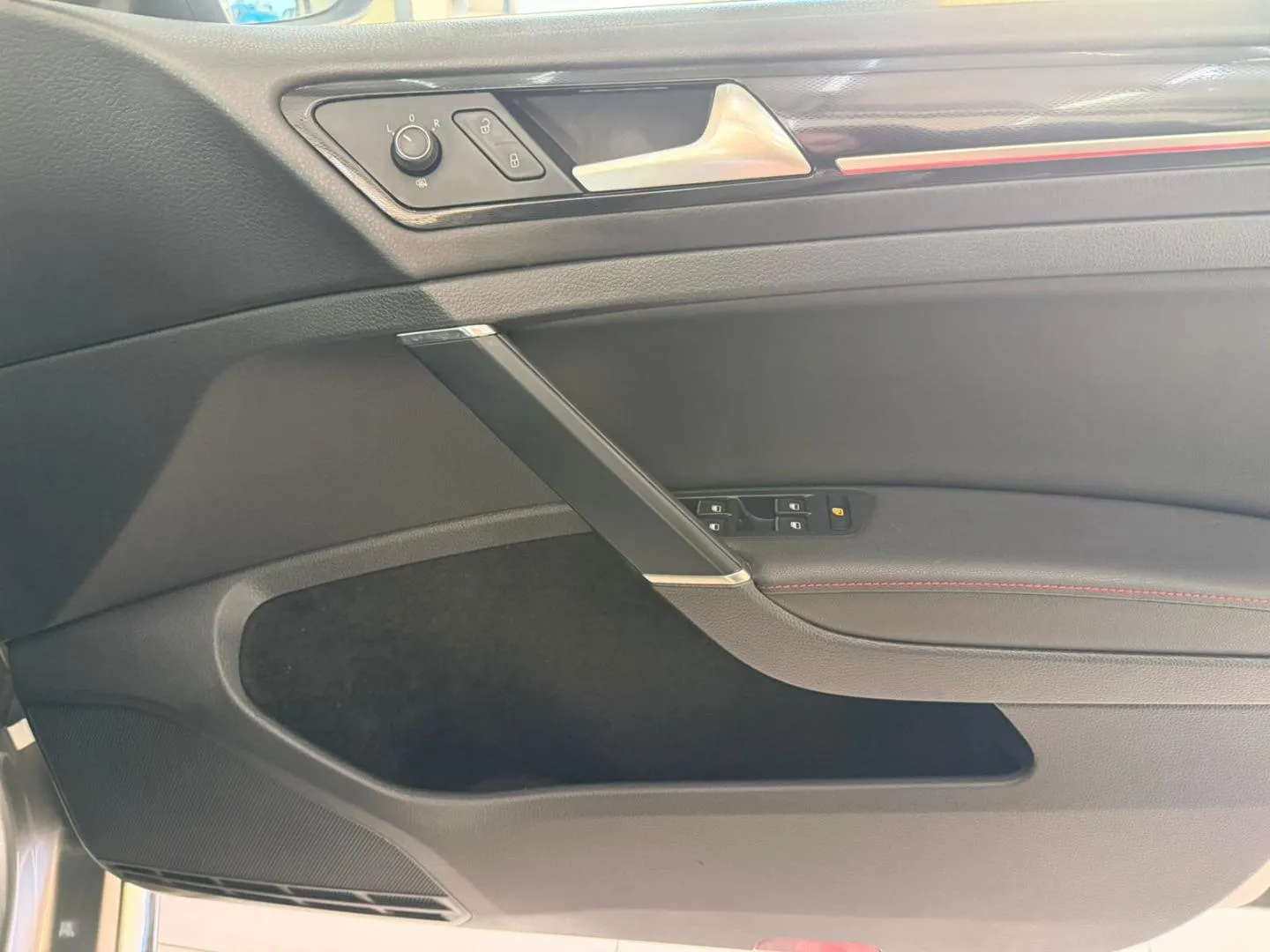 2014 Volkswagen Golf GTI Auto, photo 15 of 17