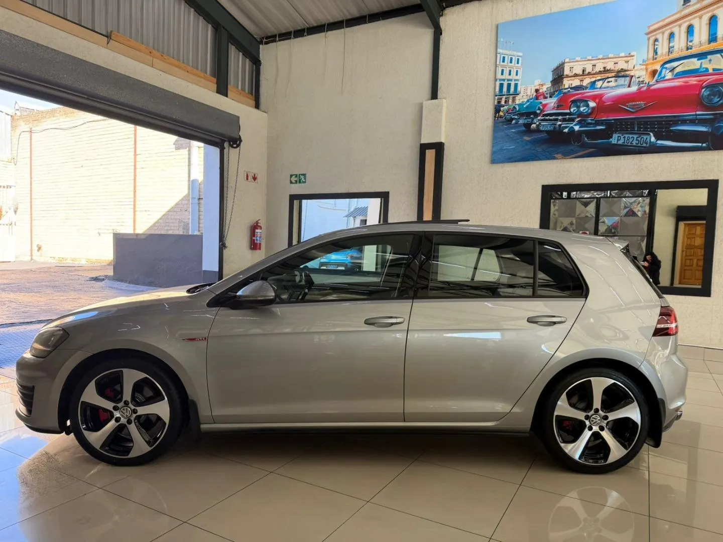 2014 Volkswagen Golf GTI Auto, photo 3 of 17