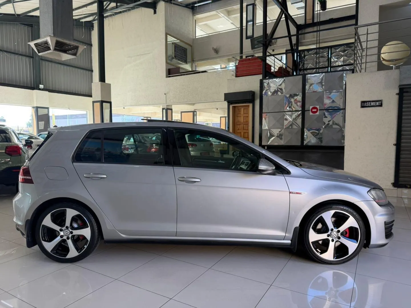 2014 Volkswagen Golf GTI Auto, photo 4 of 17