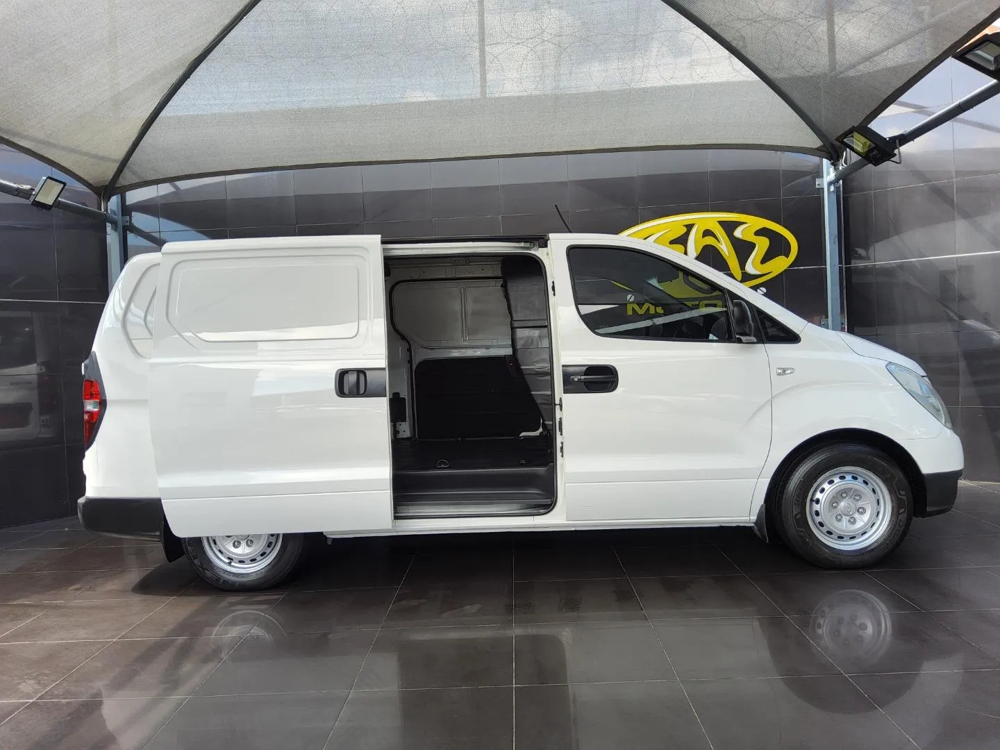 2015 Hyundai H-1 2.5CRDi Panel Van Auto, photo 3 of 8