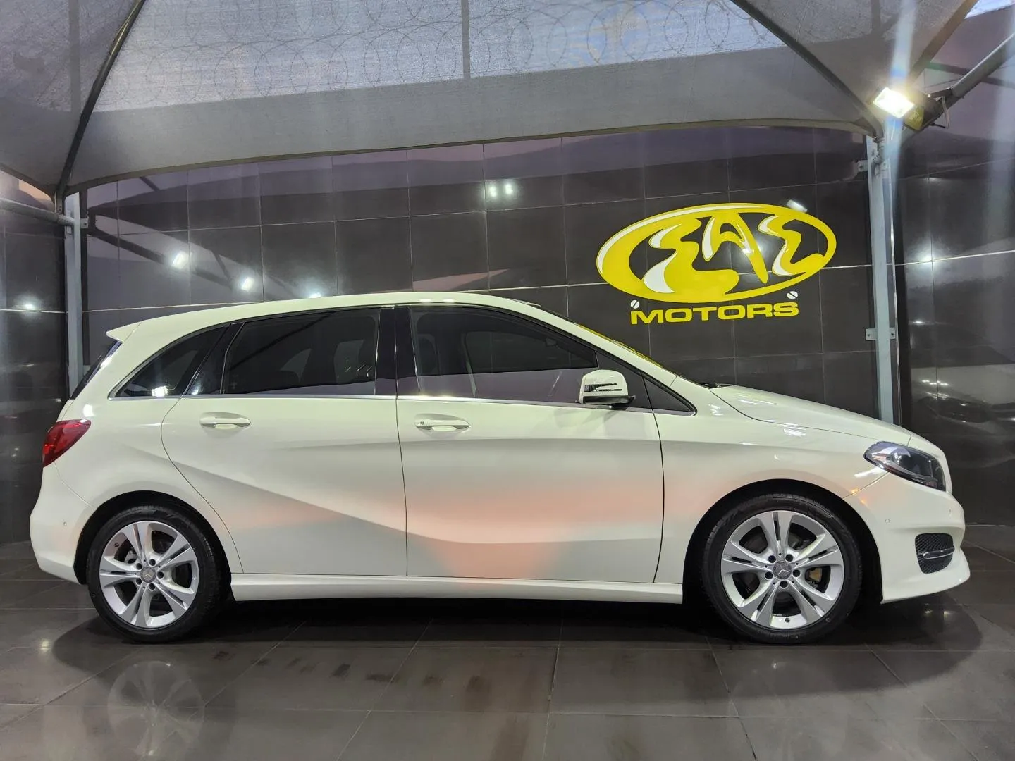 2015 Mercedes-Benz B-Class B200 Auto, photo 2 of 7