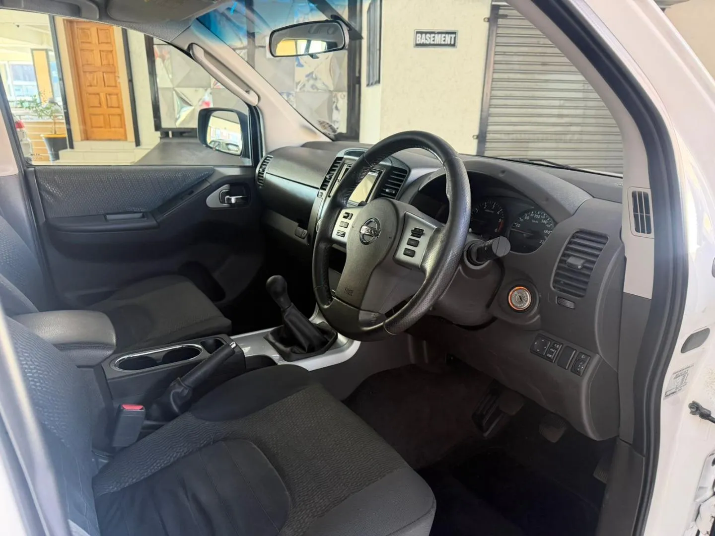 2015 Nissan Navara 2.5dCi Double Cab LE, photo 10 of 14