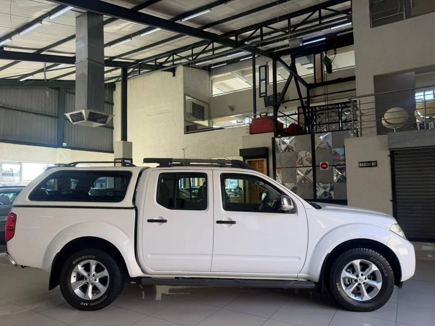 2015 Nissan Navara 2.5dCi Double Cab LE, photo 4 of 14