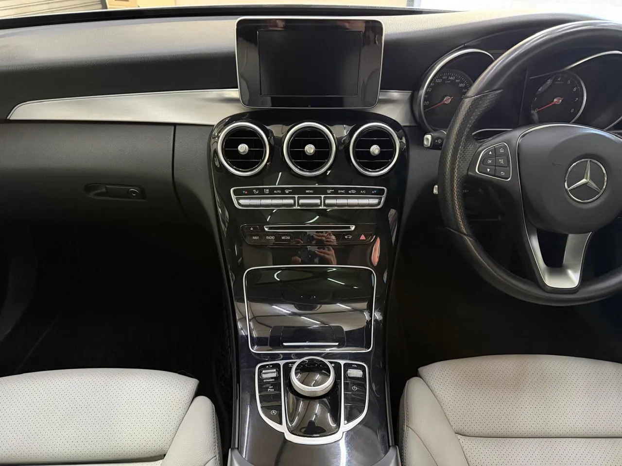 2016 Mercedes-Benz C-Class C180 Avantgarde Auto, photo 11 of 17