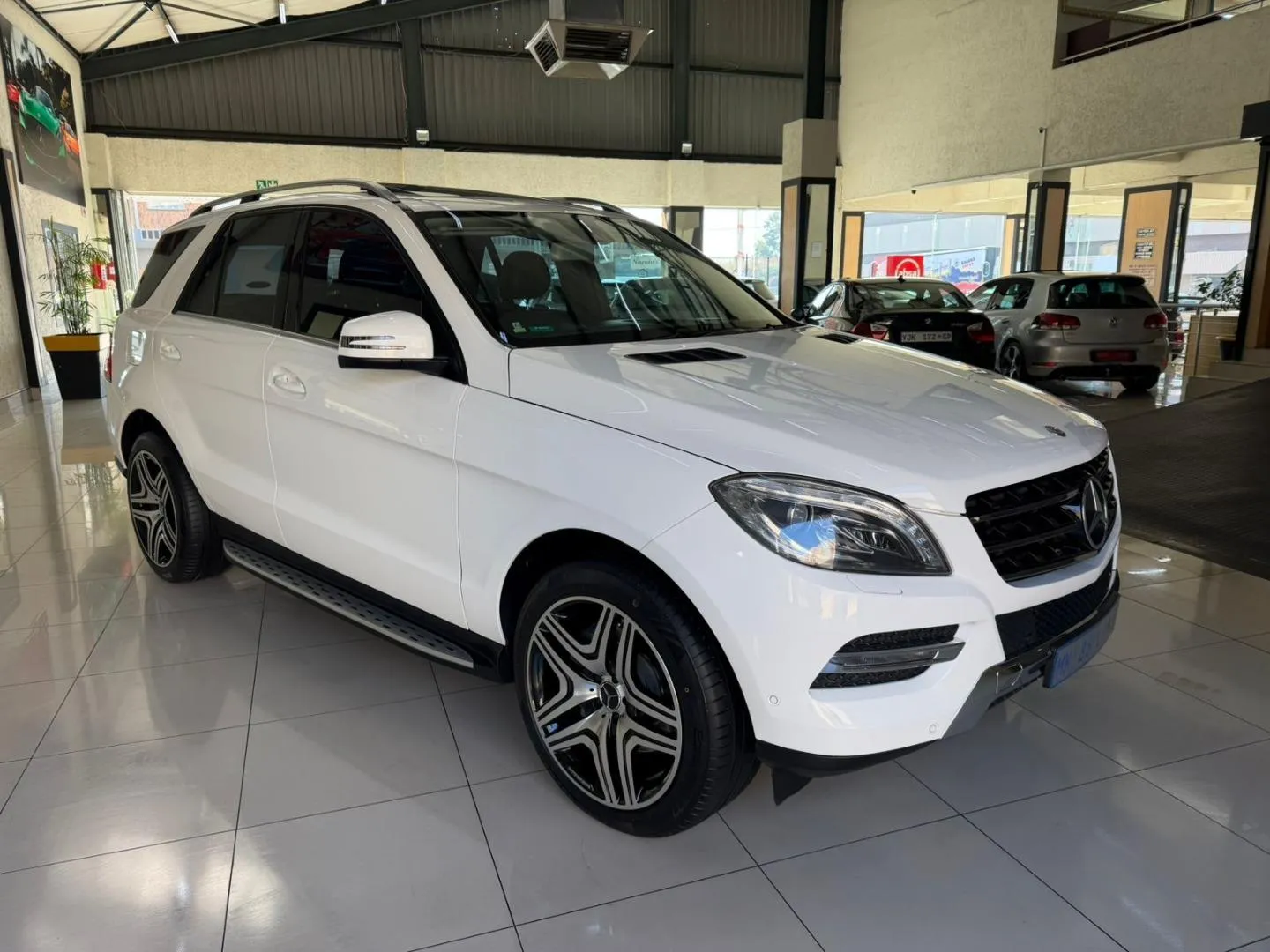 2016 Mercedes-Benz ML ML400, photo 1 of 16