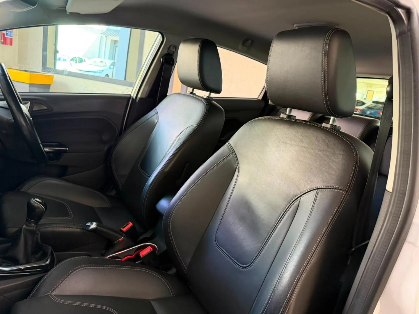 2017 Ford Fiesta 5-Door 1.0T Ambiente, photo 8 of 18